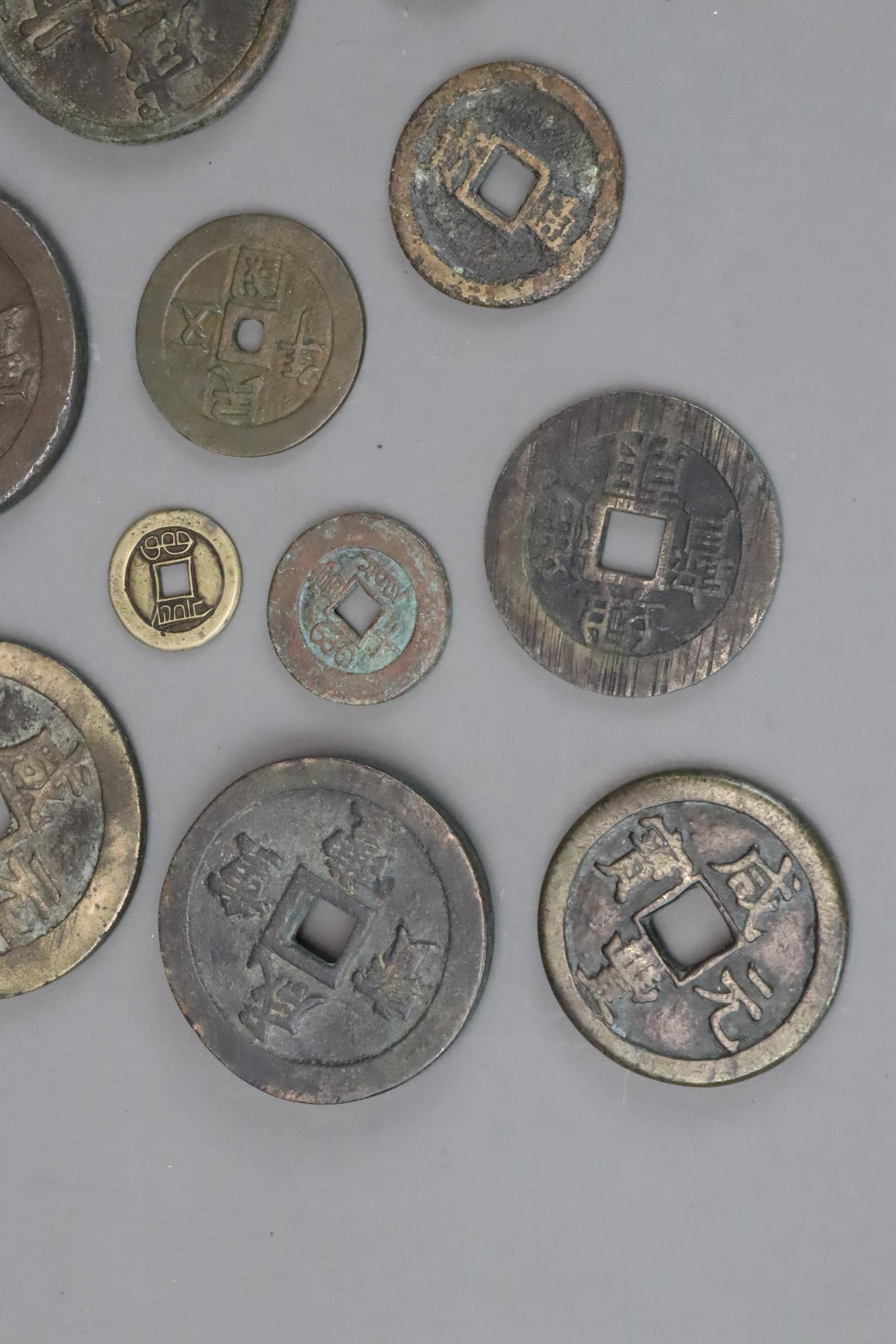 A Set of 19 Chinese Coins, Qing dynasty - Image 7 of 10