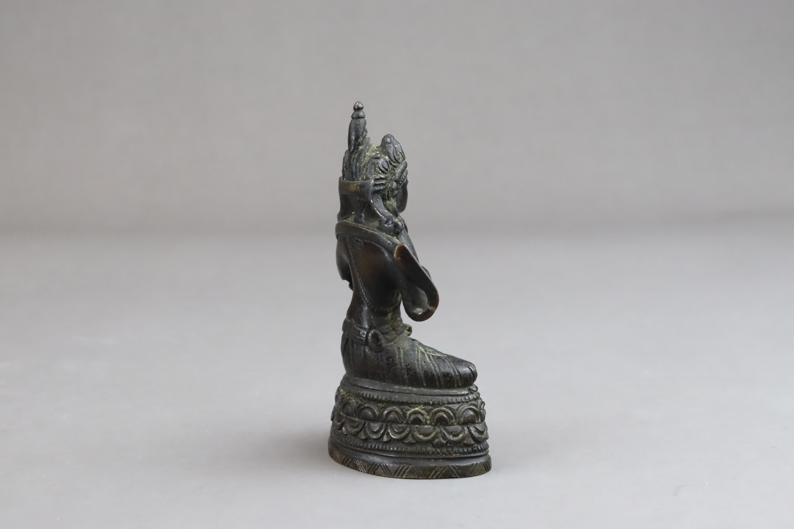 A Seated Bronze Bodhisattva, 19/20th century - Image 3 of 10