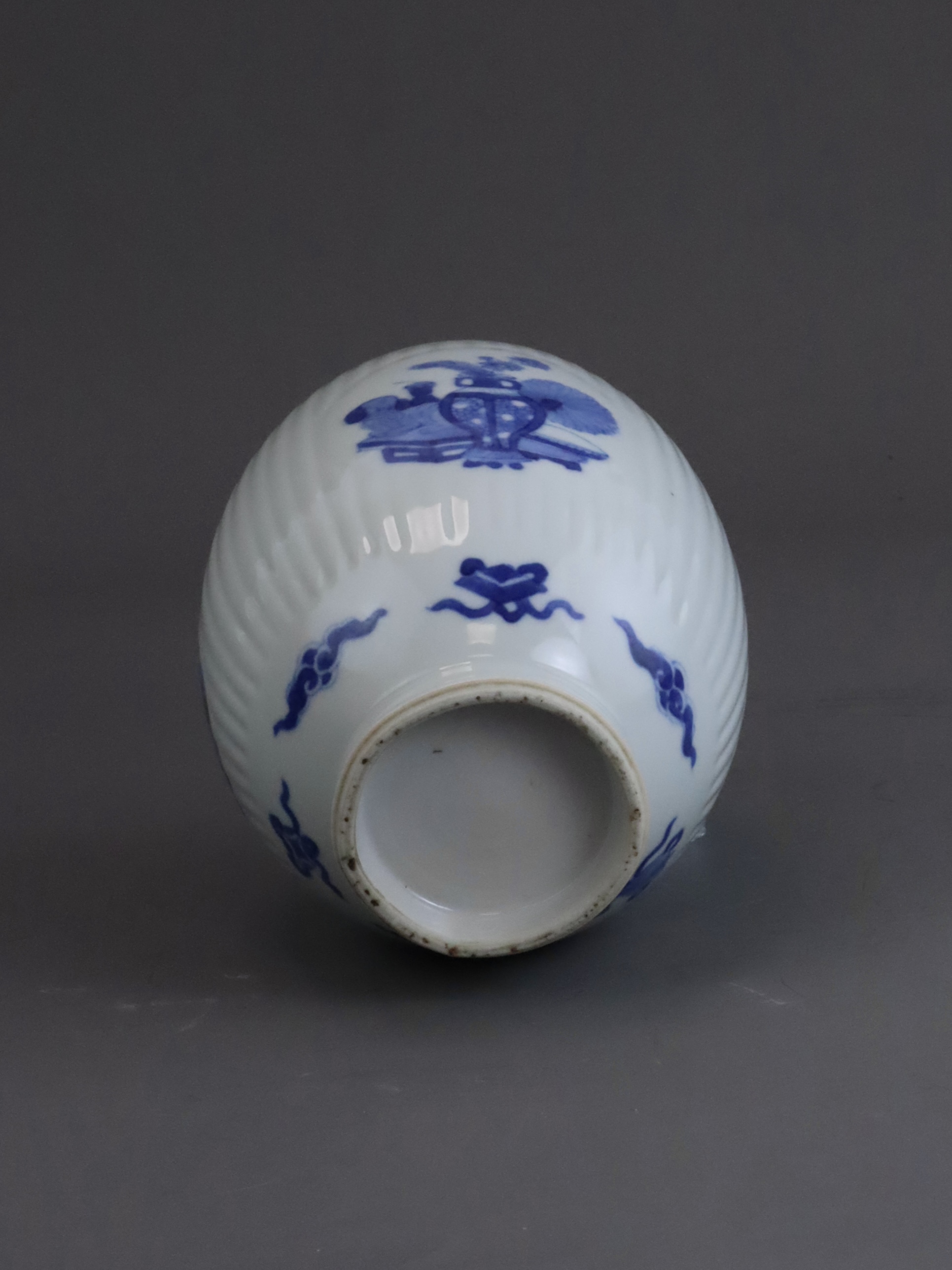 A Blue and White Inscribed Jar, possibly Kangxi, - Image 8 of 8