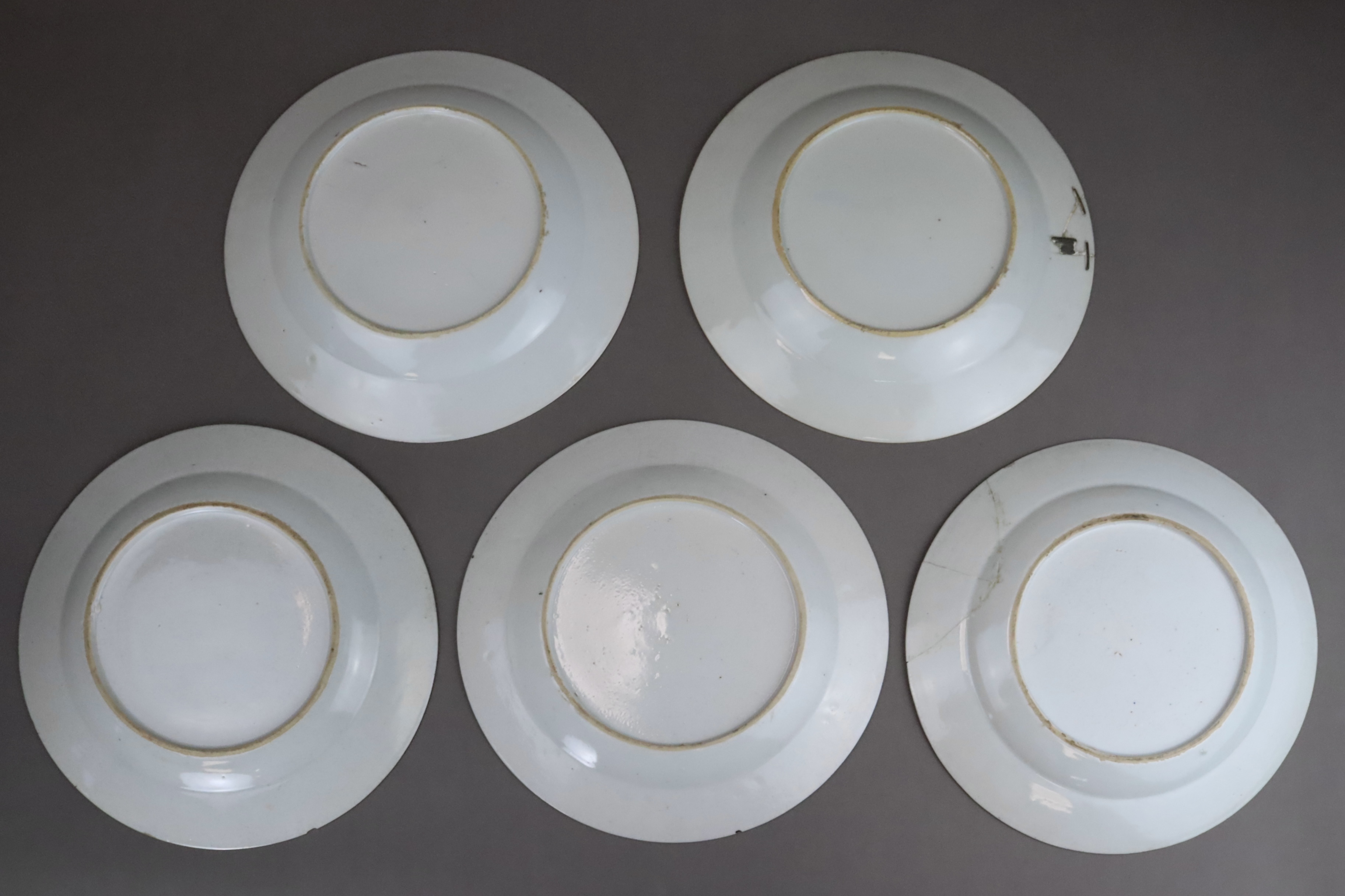 A Set of 9  Blue and White and 'famille rose' Plates, Qianlong - Image 7 of 11