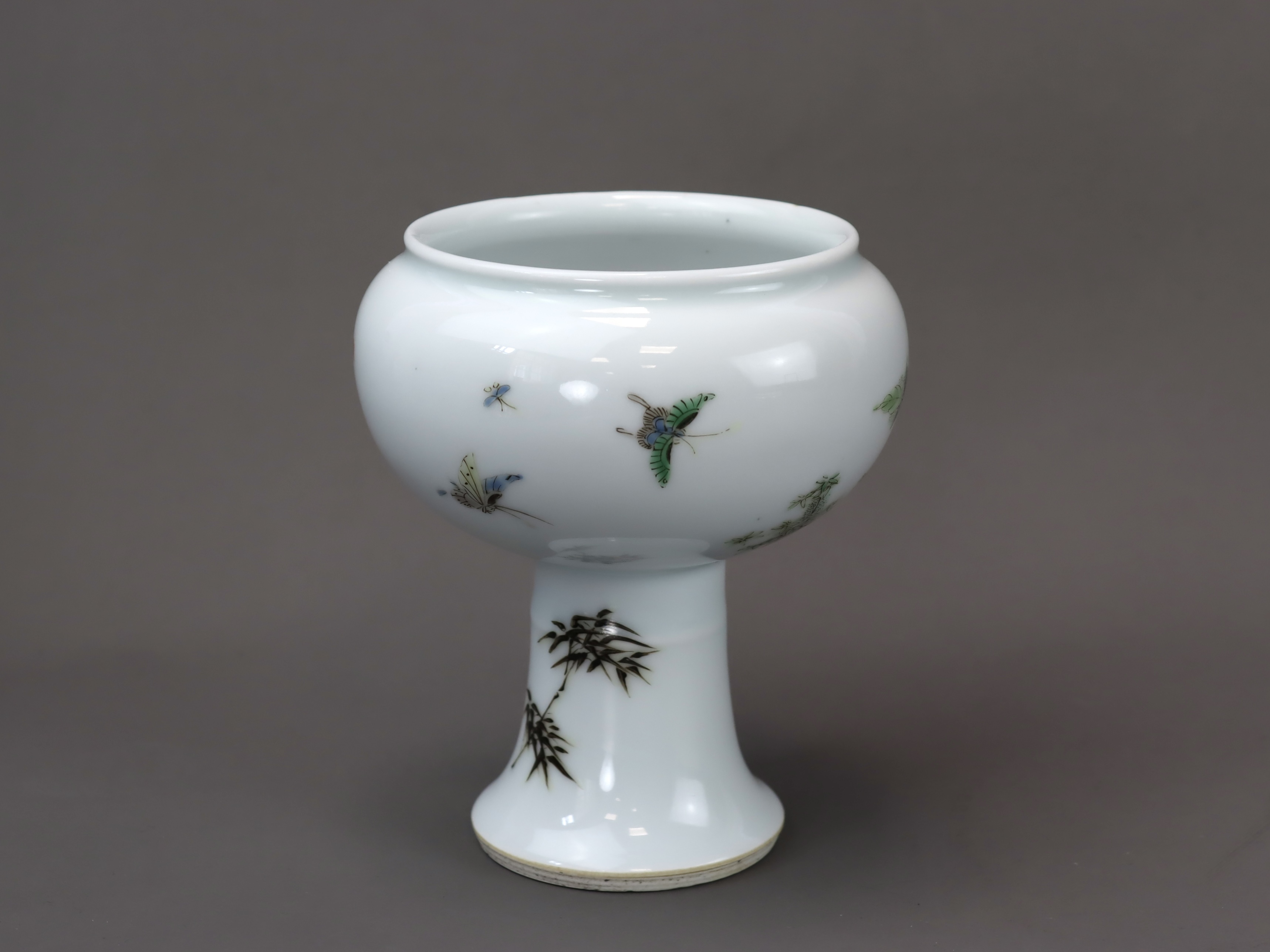  A 'famille verte' Stembowl, late Qing dynasty' - Image 3 of 7