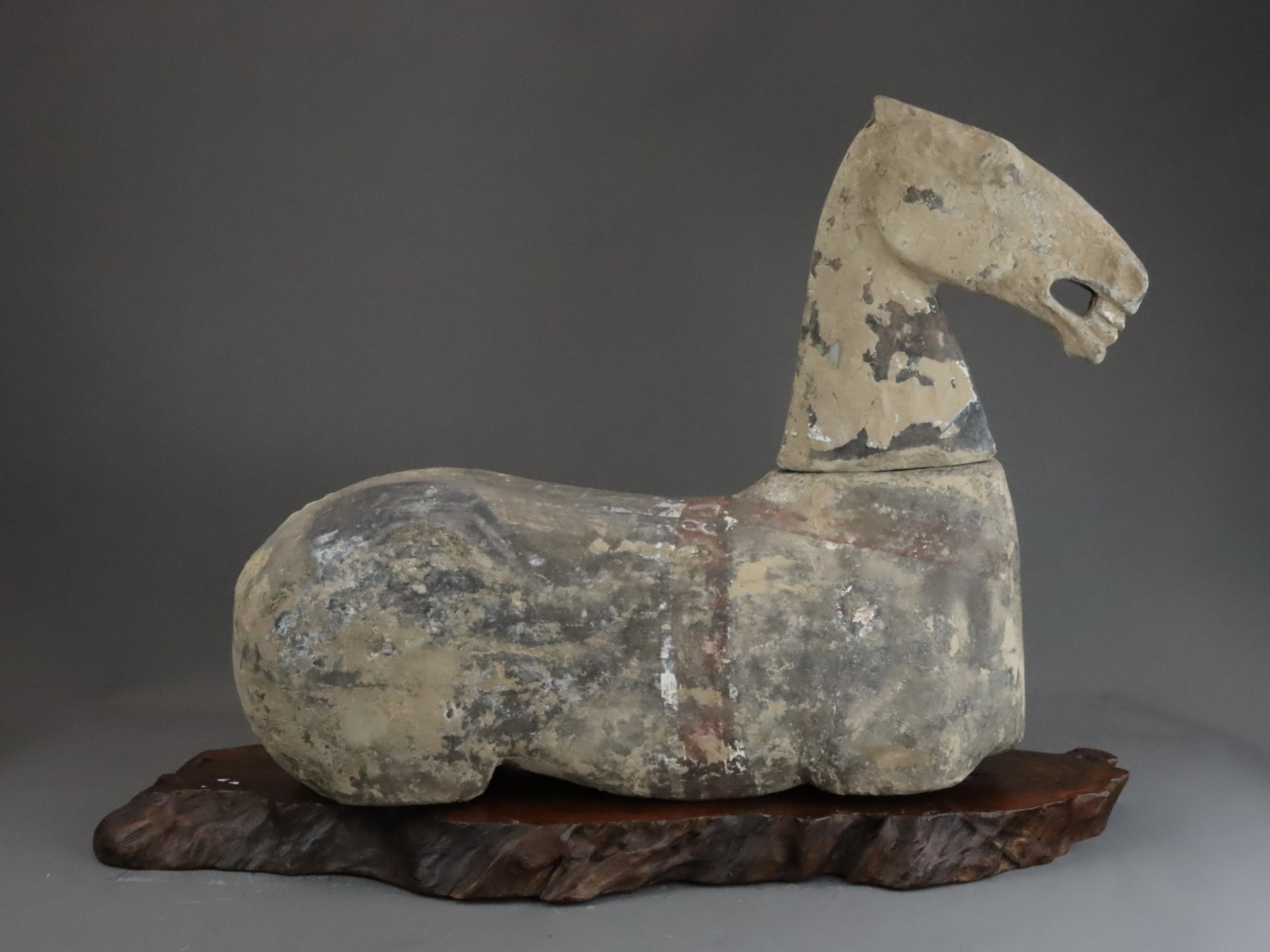 A Painted Pottery Horse with wood stand, Han dynasty - Image 6 of 9