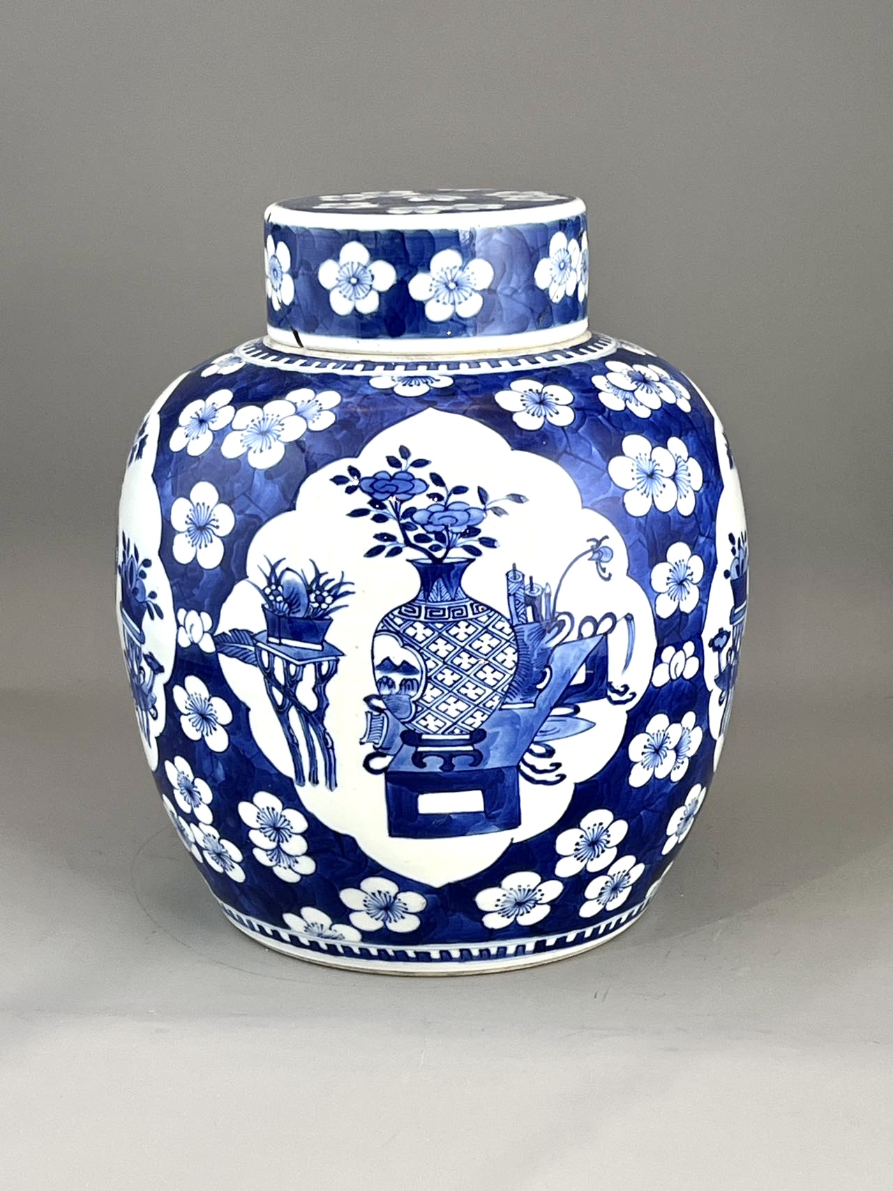 A blue and white 'Hundred antiques' Ginger Jar and Cover, Guangxu - Image 2 of 7