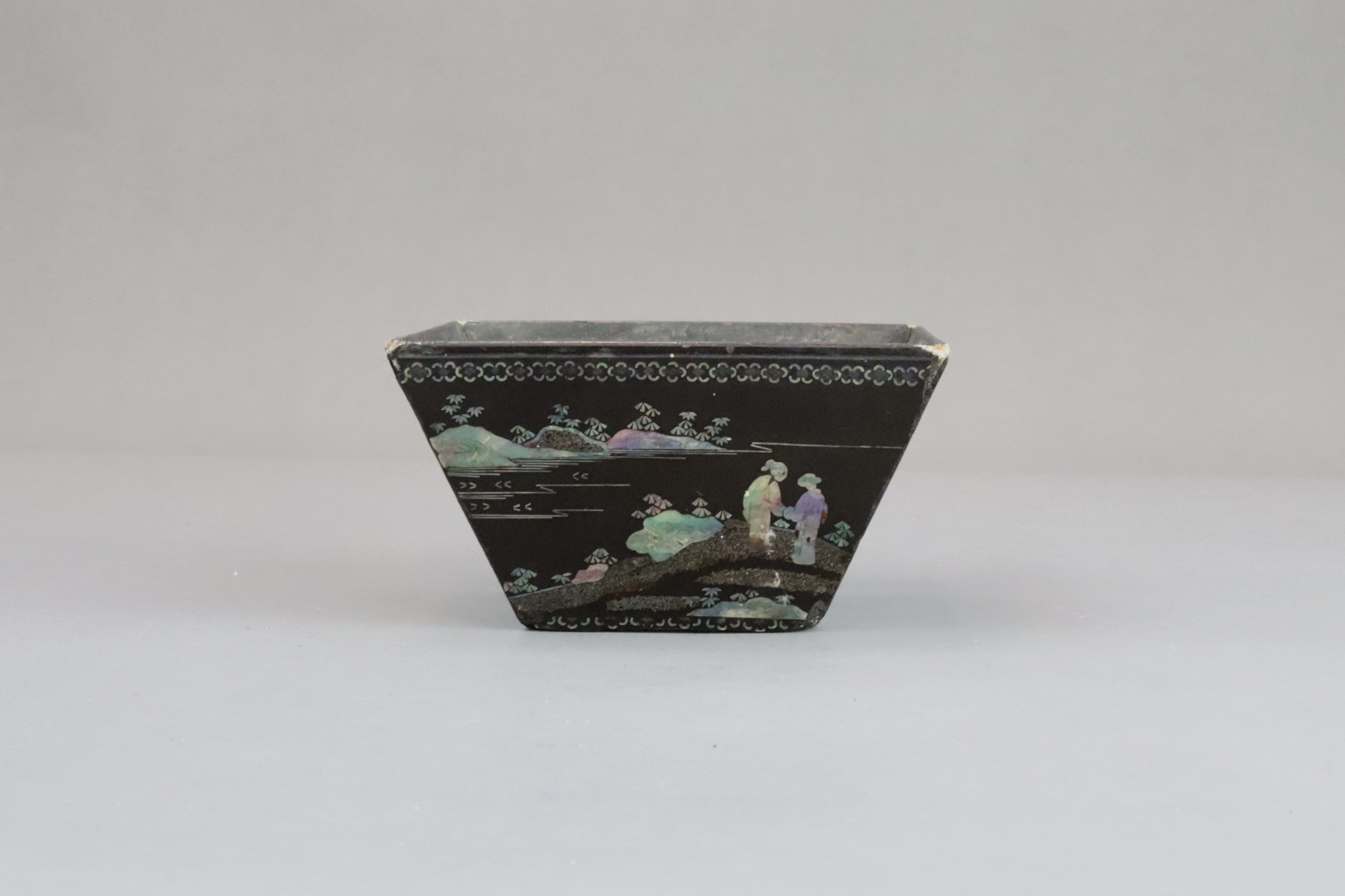 A 'mother-of-Pearl' Black Lacquer Square Cup, Kangxi