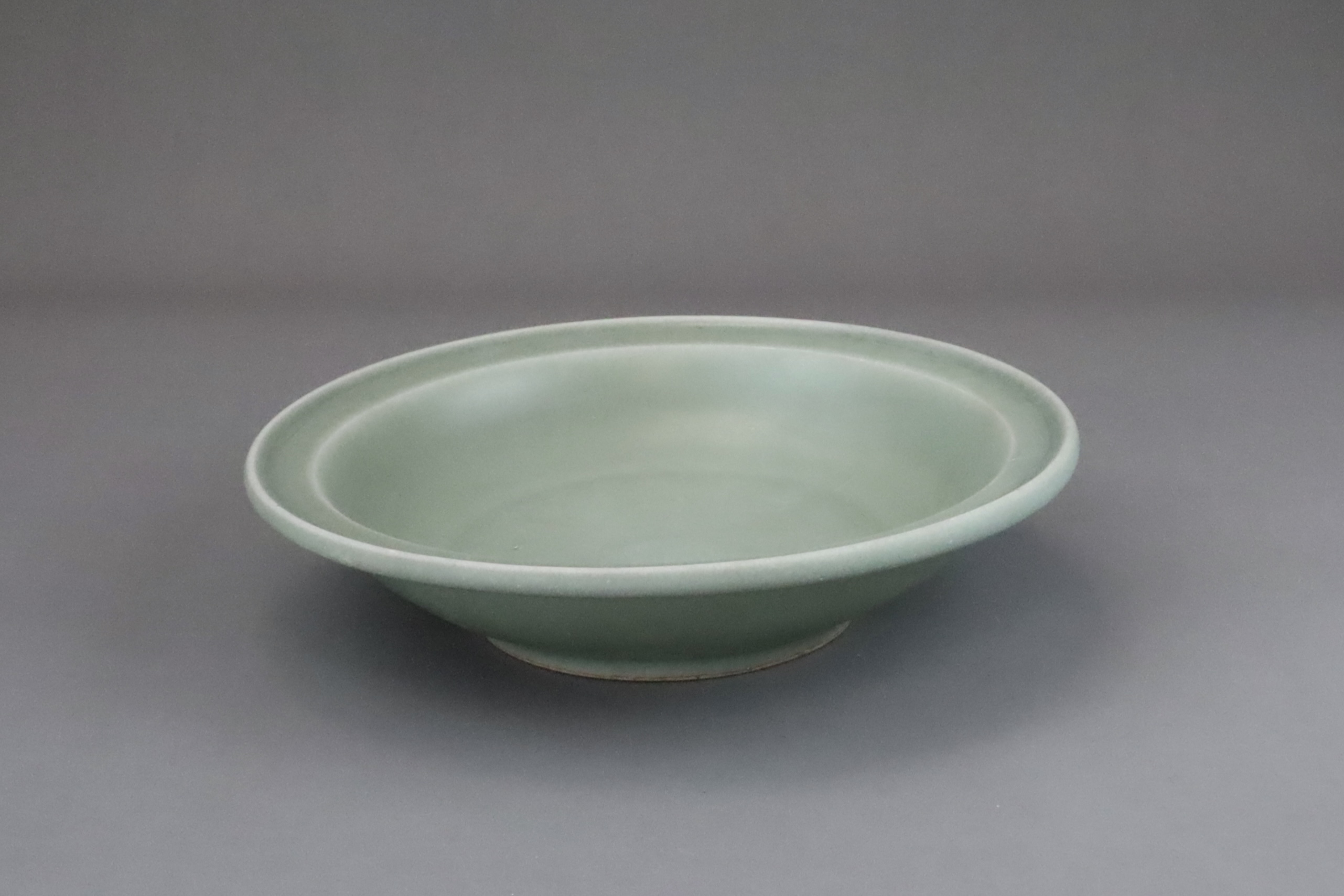 A Longquan Celadon Dish, Song dynasty - Image 5 of 6