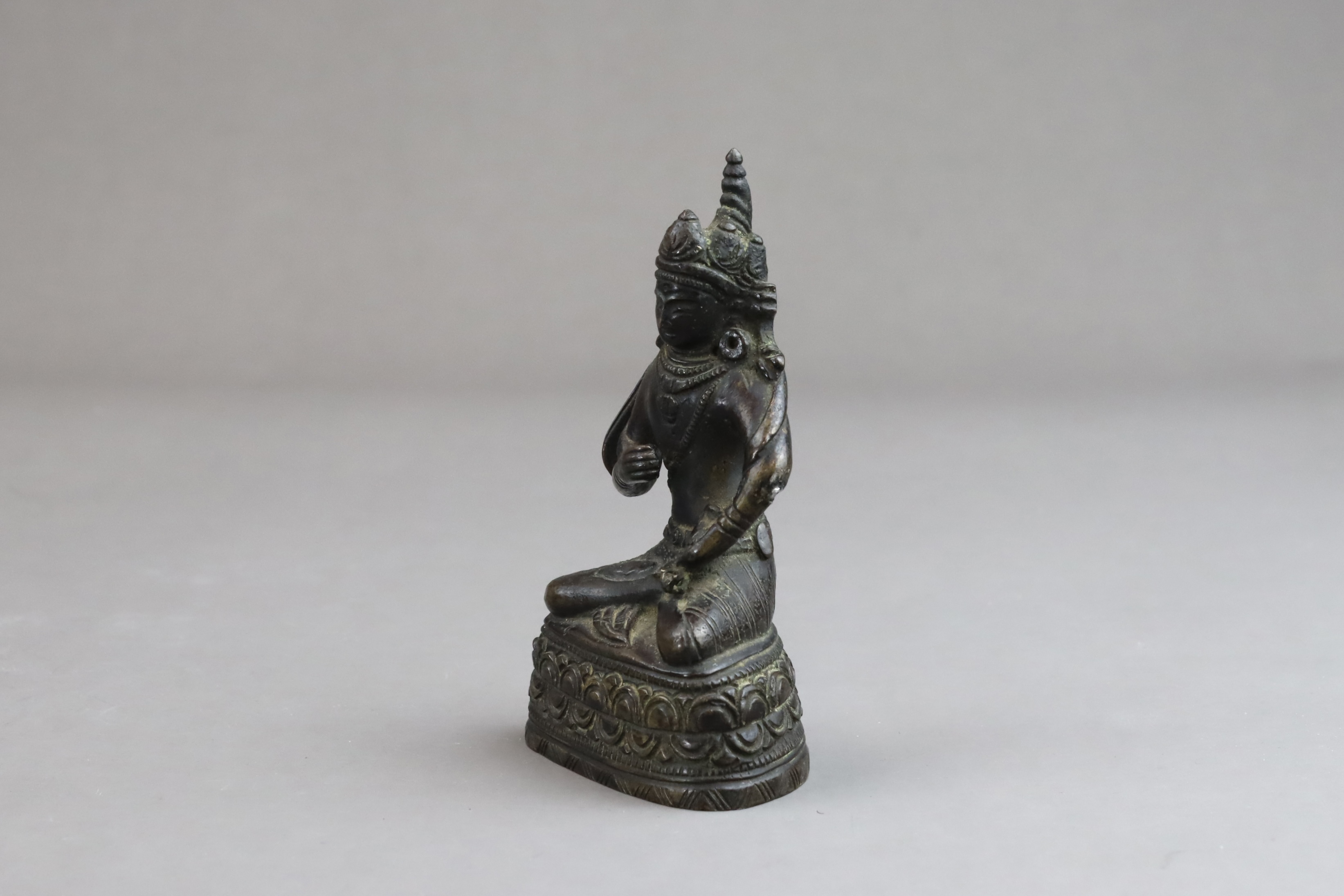 A Seated Bronze Bodhisattva, 19/20th century - Image 8 of 10