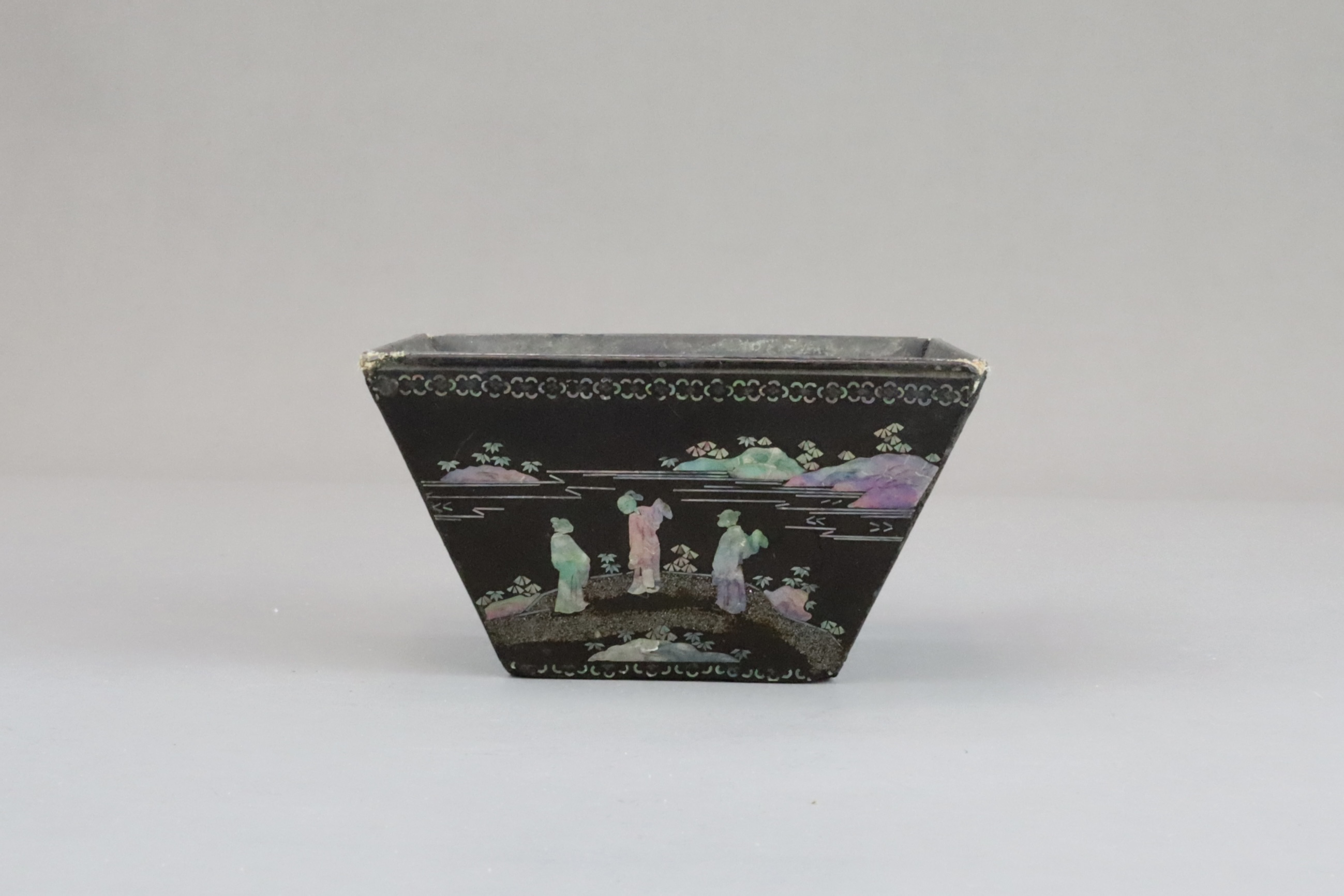 A 'mother-of-Pearl' Black Lacquer Square Cup, Kangxi - Image 4 of 7