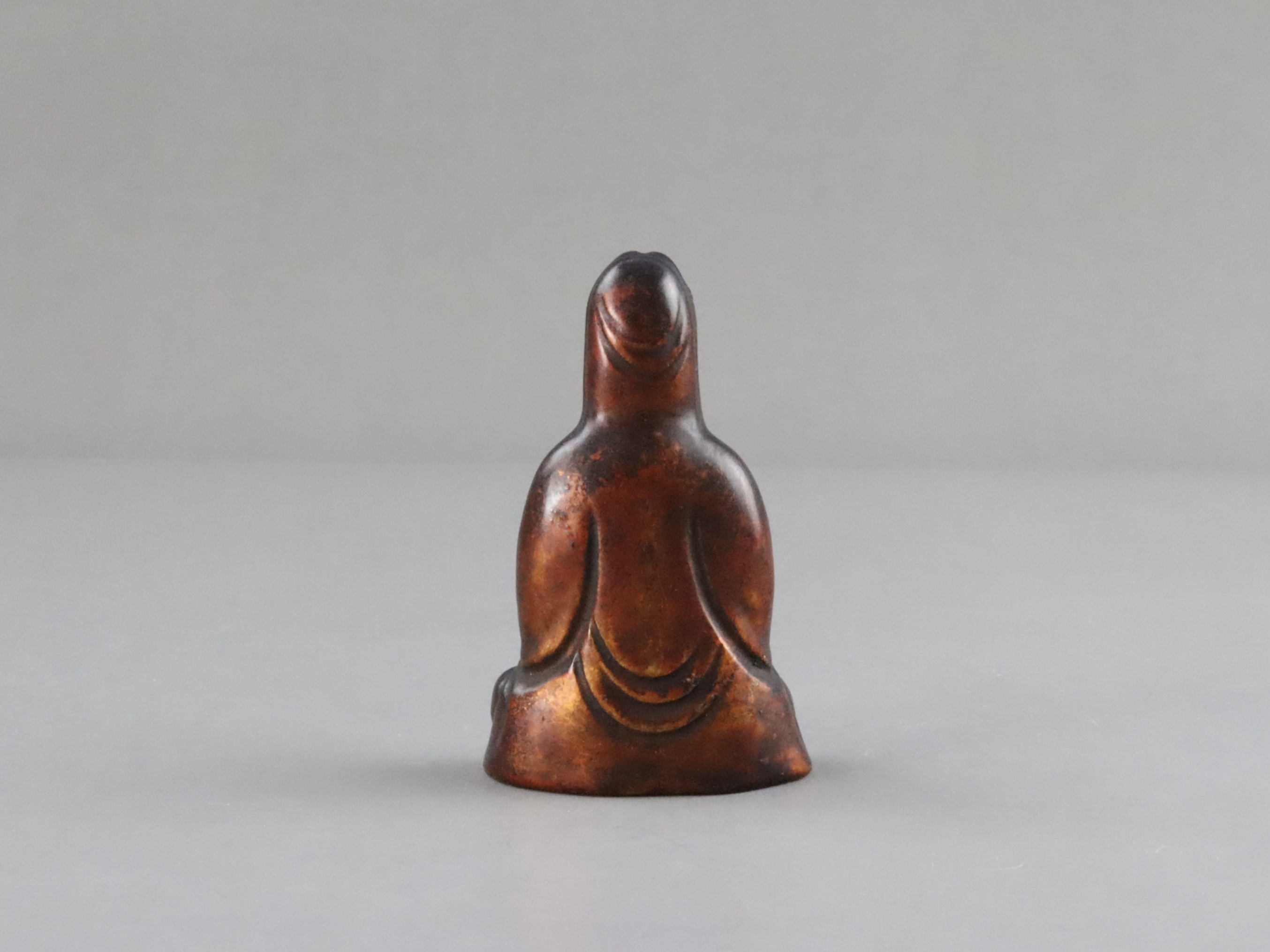 A Rare Lacquered Jade seated Guanyin, Ming dynasty or earlier, - Image 6 of 13