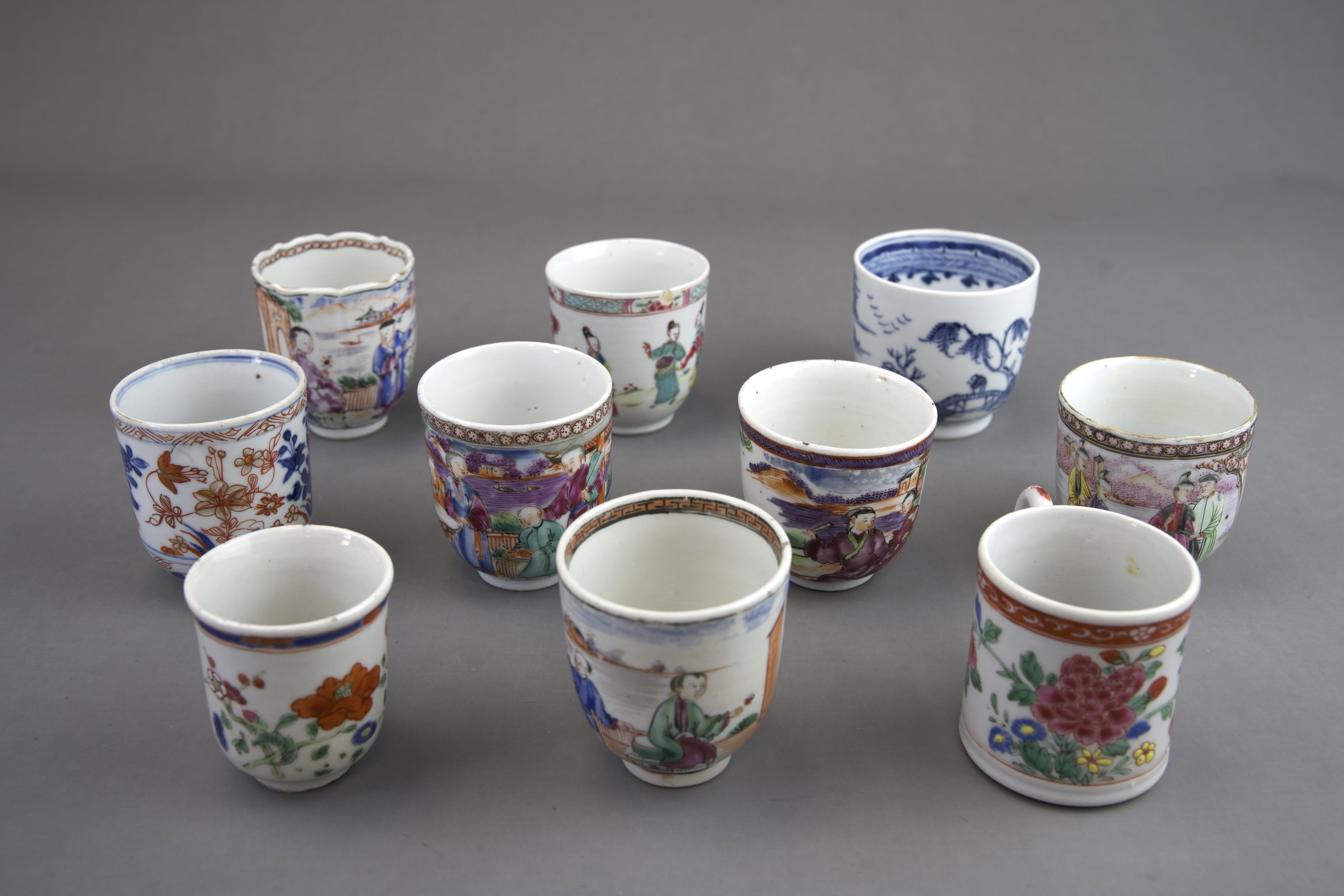 A Set of 10 Blue and White and 'famille rose' Coffee Cups, 18th century - Image 5 of 6