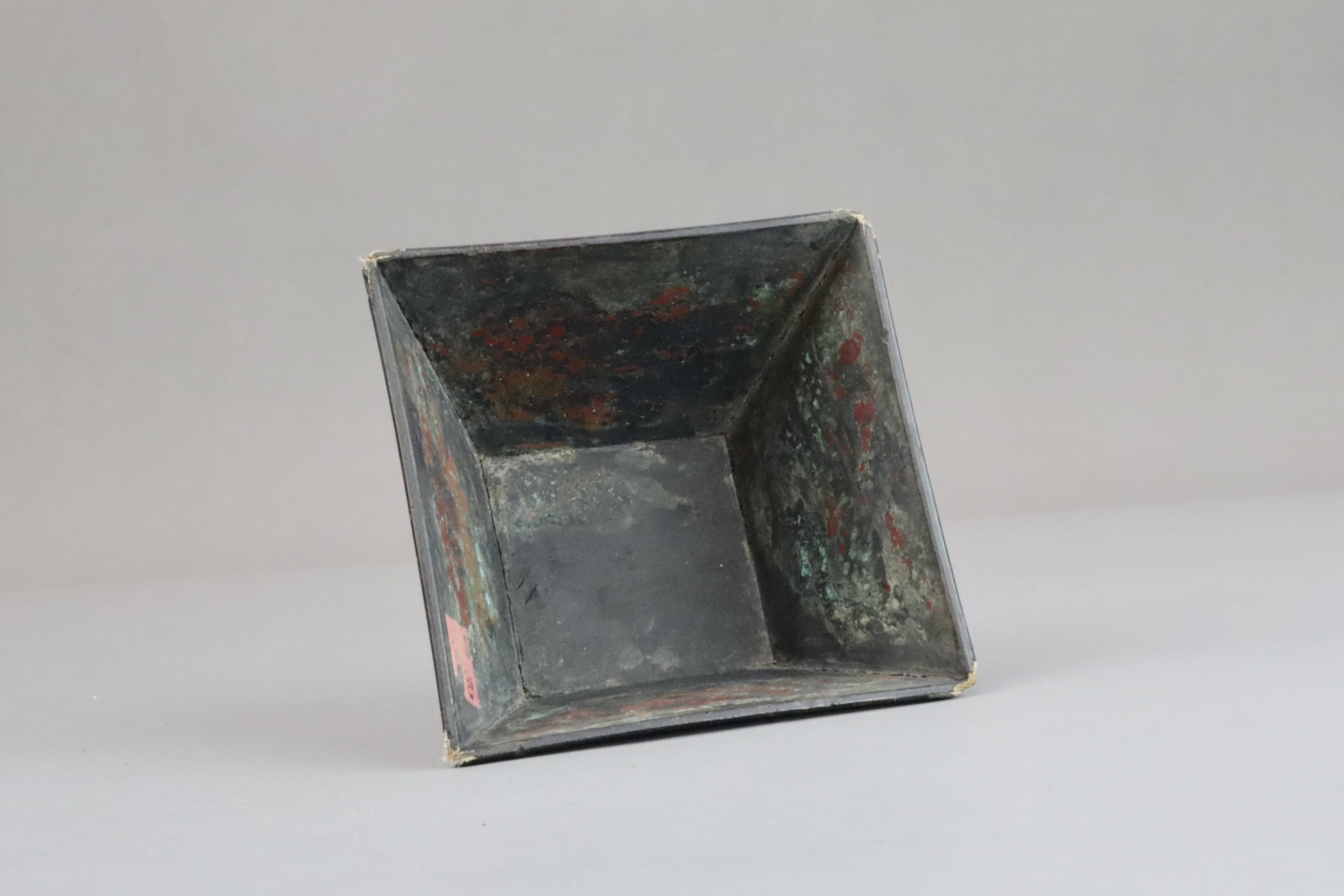 A 'mother-of-Pearl' Black Lacquer Square Cup, Kangxi - Image 6 of 7