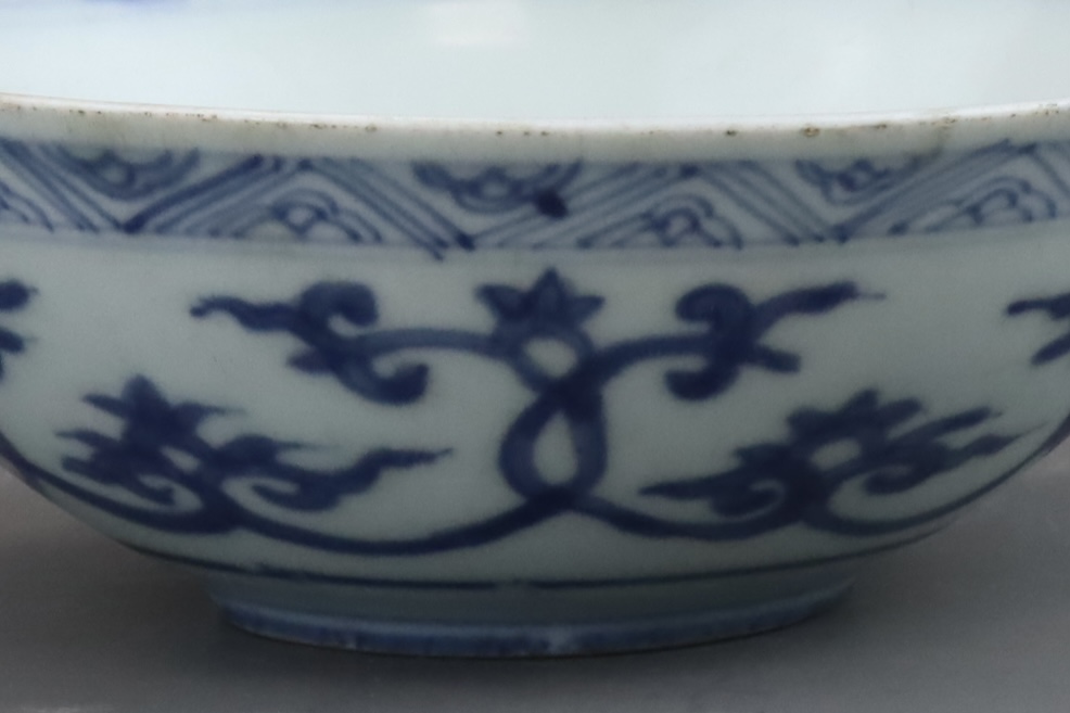 An unusual Blue and White Shallow Bowl, late Ming dynasty, - Image 3 of 7