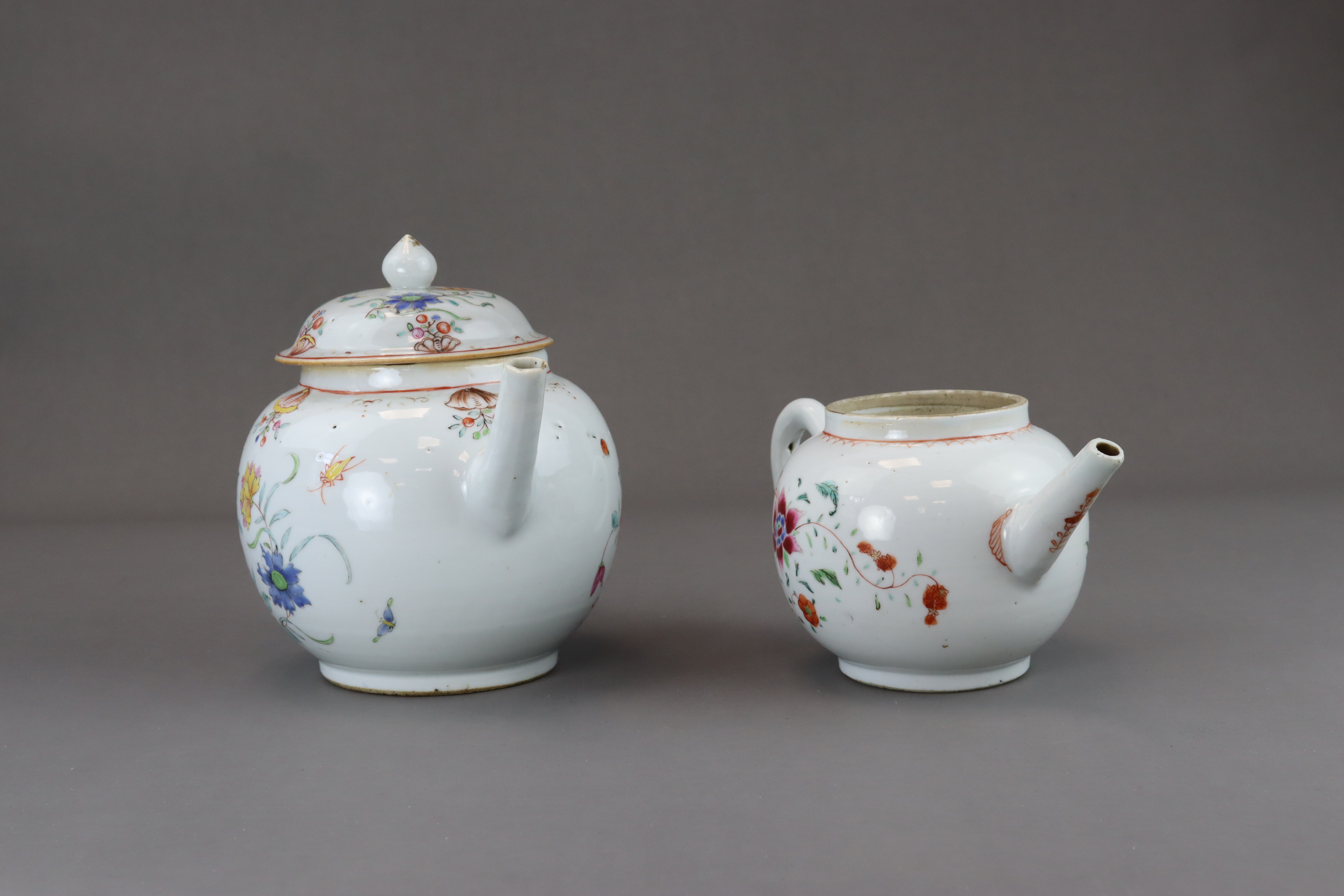 Two 'famille rose' Floral Teapots and Lid, Qinglong - Image 2 of 8