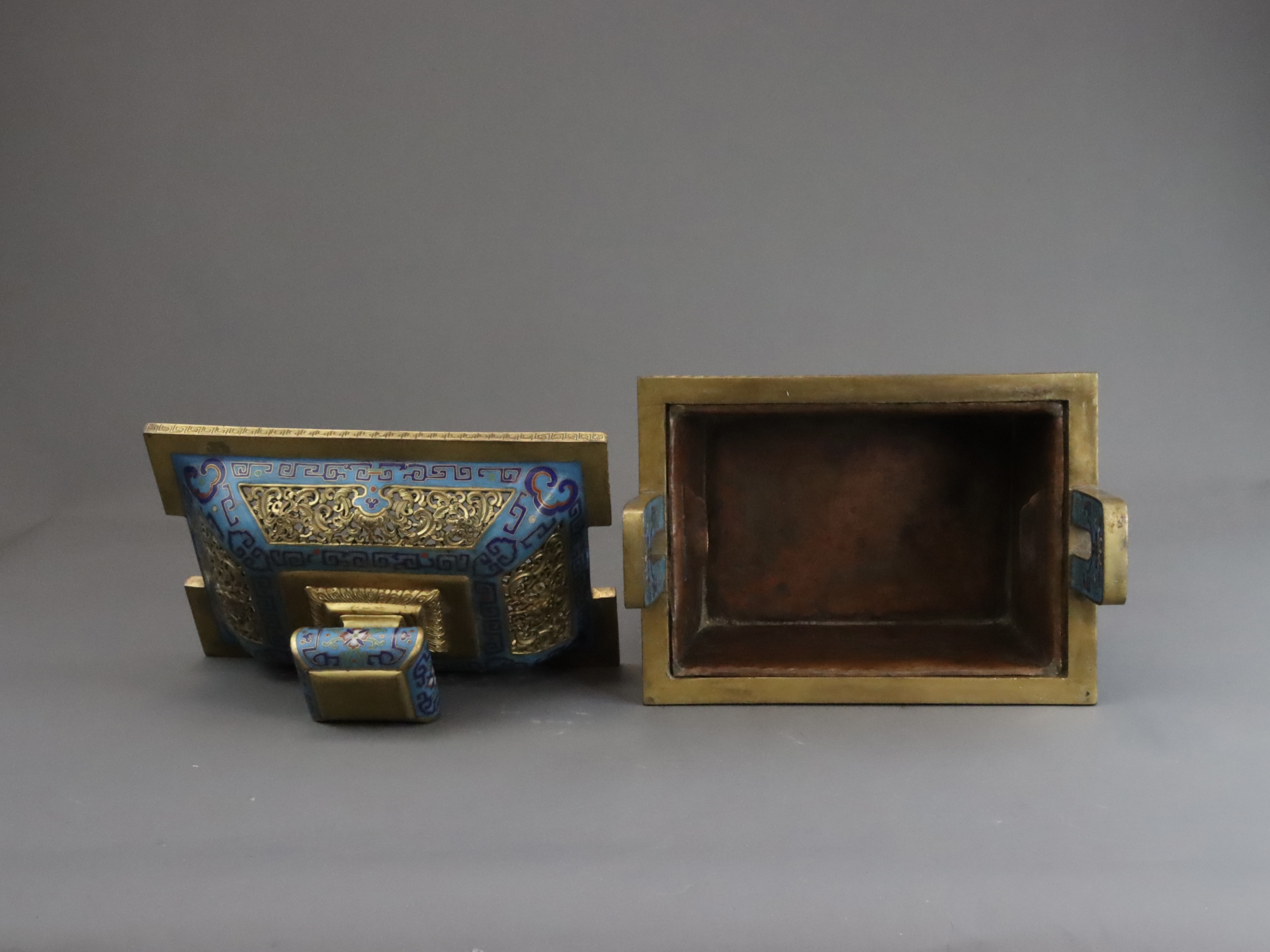 An Arabic Inscribed Cloisonne Censer and Cover, fang ding, late Qing dynasty - Image 7 of 9