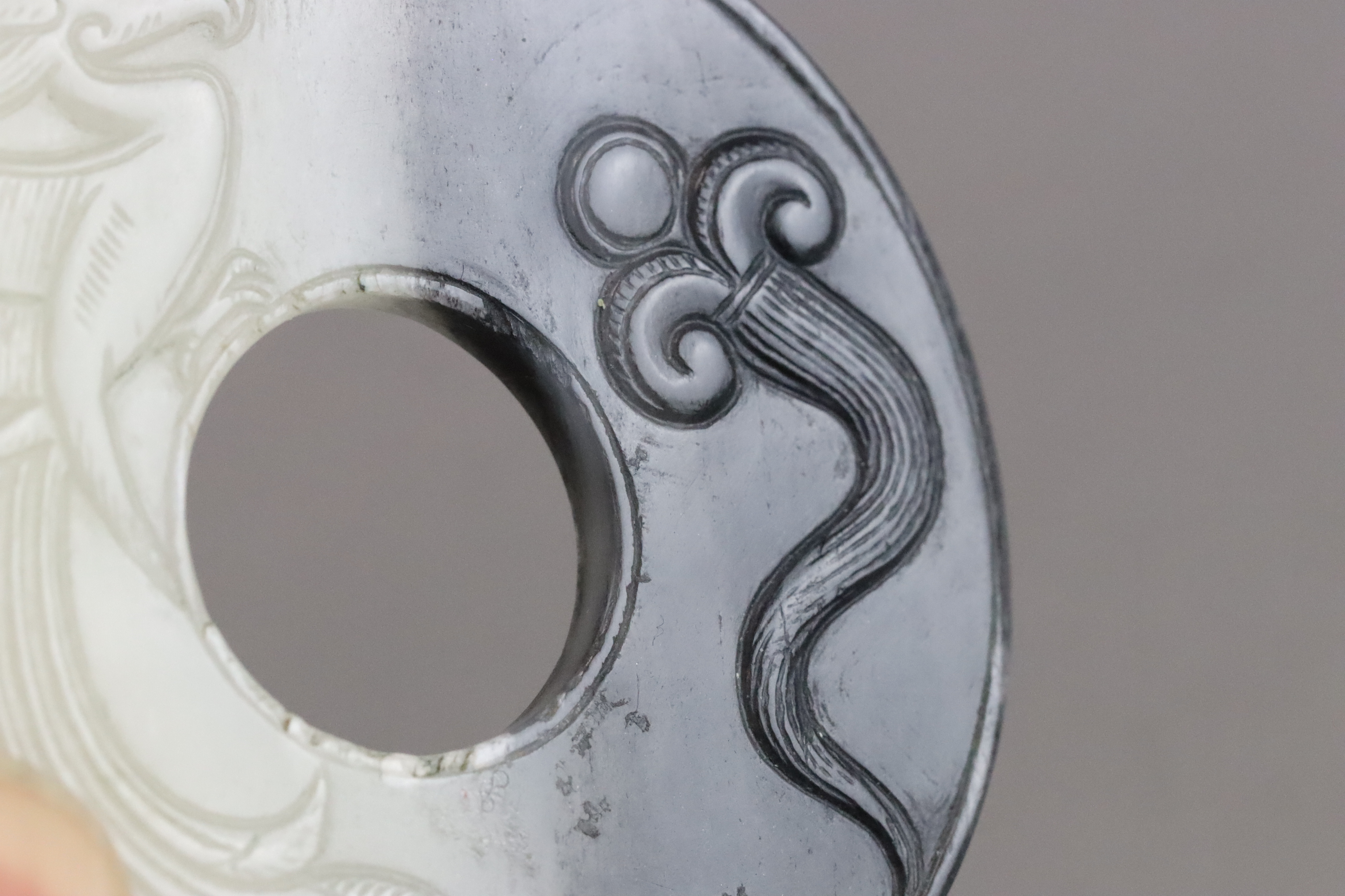 A Black and White Jade Dragon and Phoenix Bi Disc, Ming dynasty or earlier - Image 5 of 9