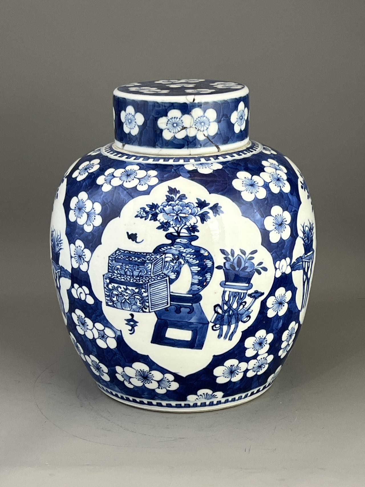 A blue and white 'Hundred antiques' Ginger Jar and Cover, Guangxu - Image 5 of 7