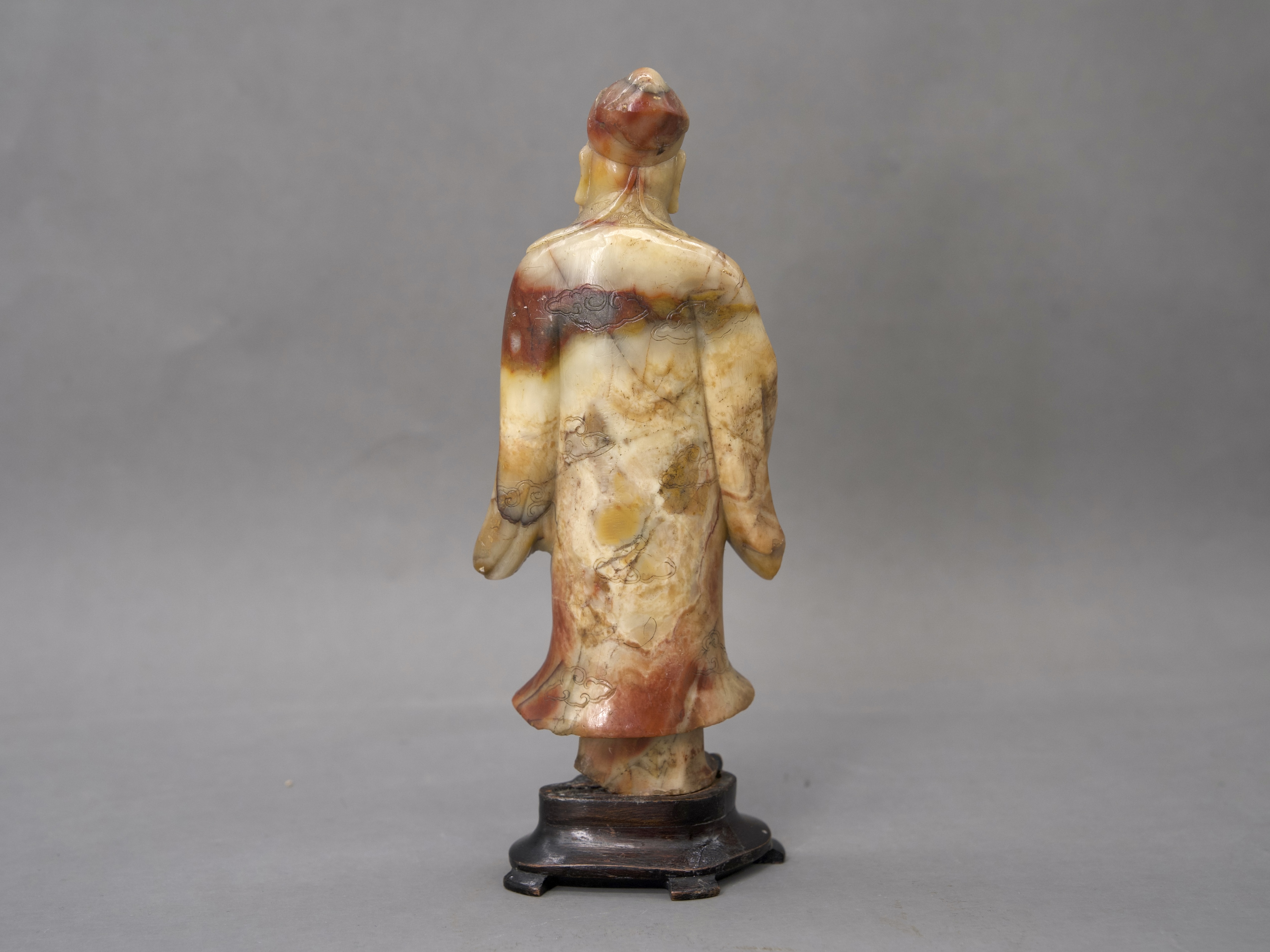 A Soapstone Figure of an Immortal, 18/19th century, - Image 4 of 7