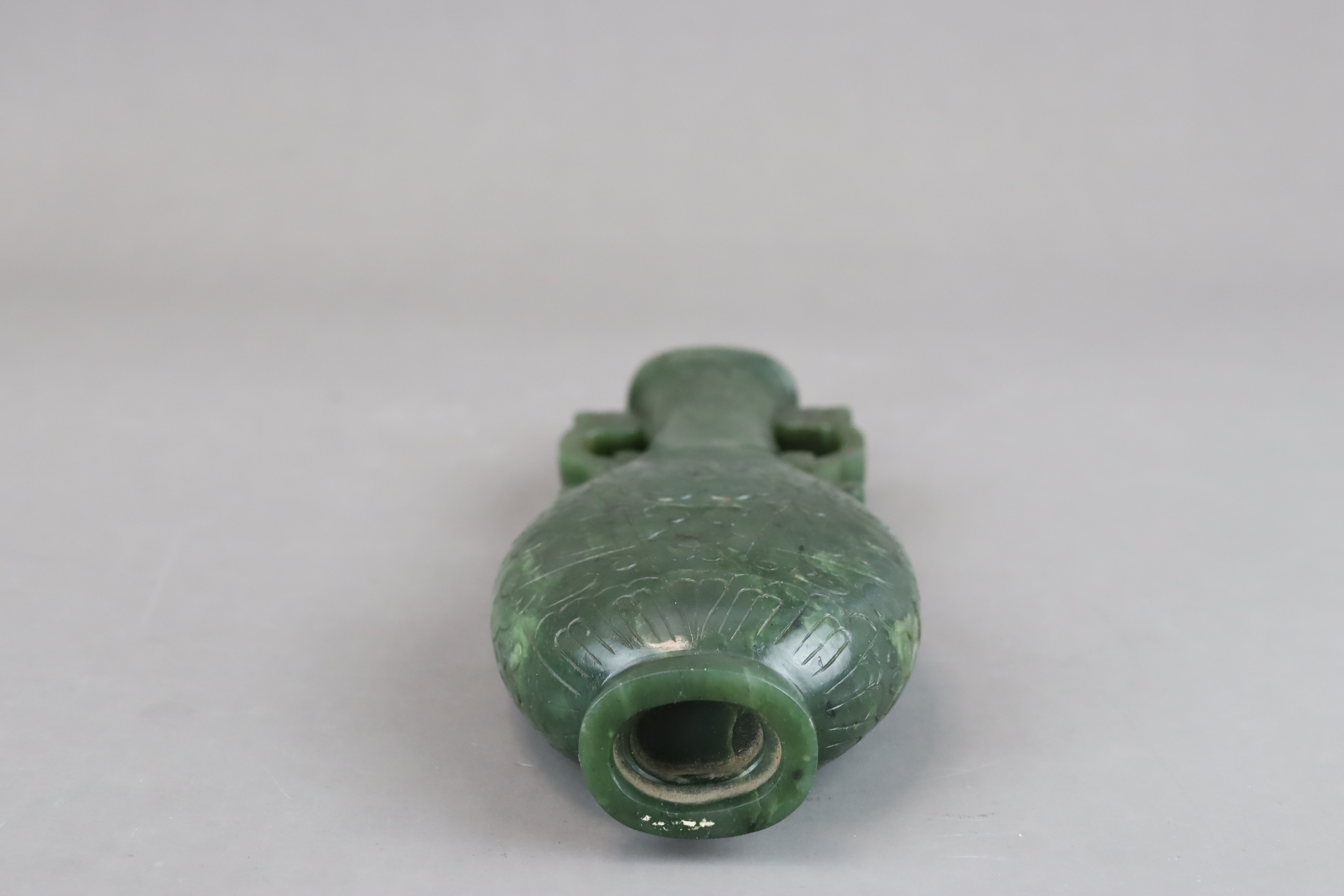 A Spinach Green Jade Vase, 18th century - Image 5 of 6