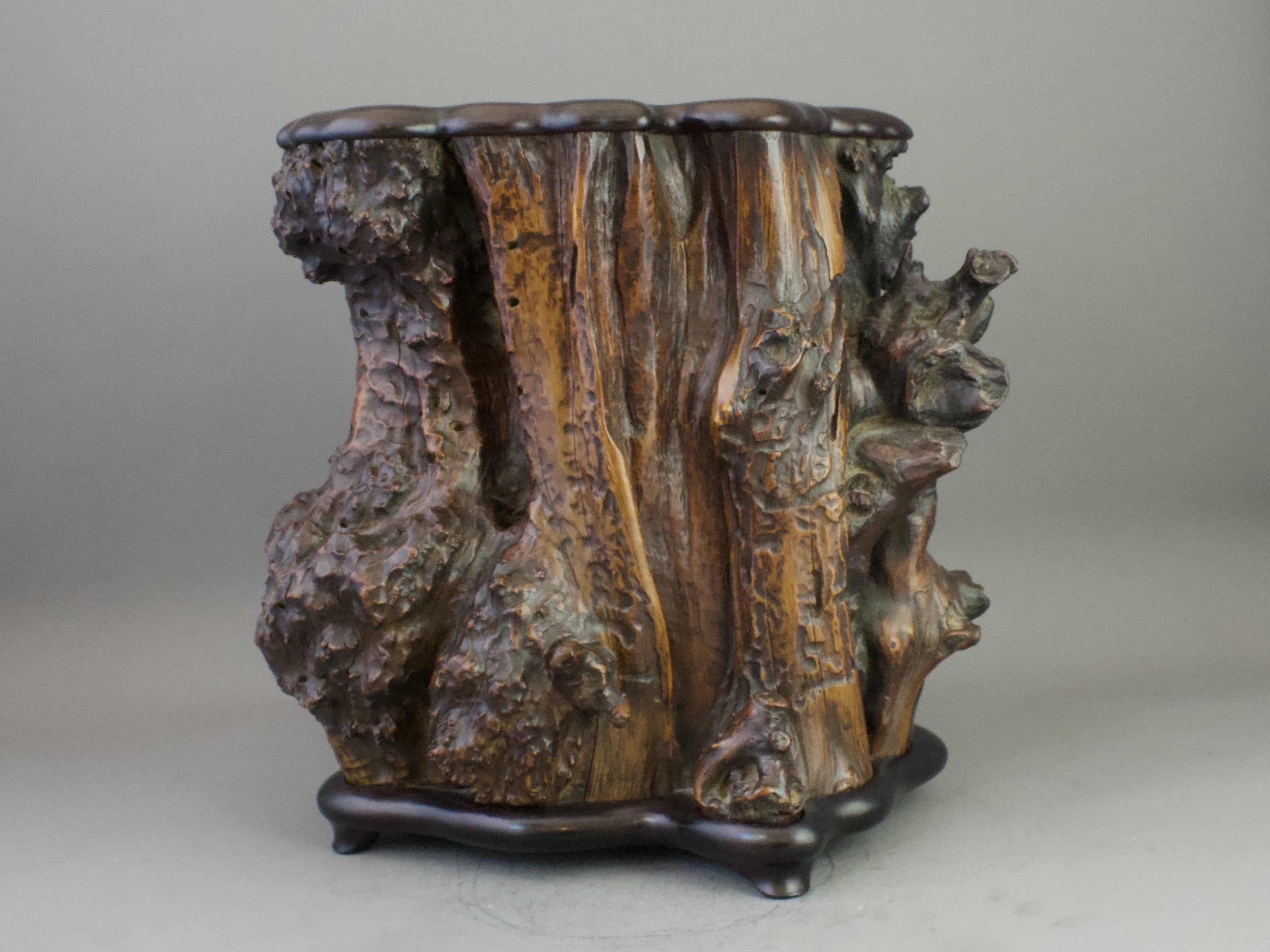 A Handsome Burrwood Brushpot, Qing dynasty - Image 3 of 5