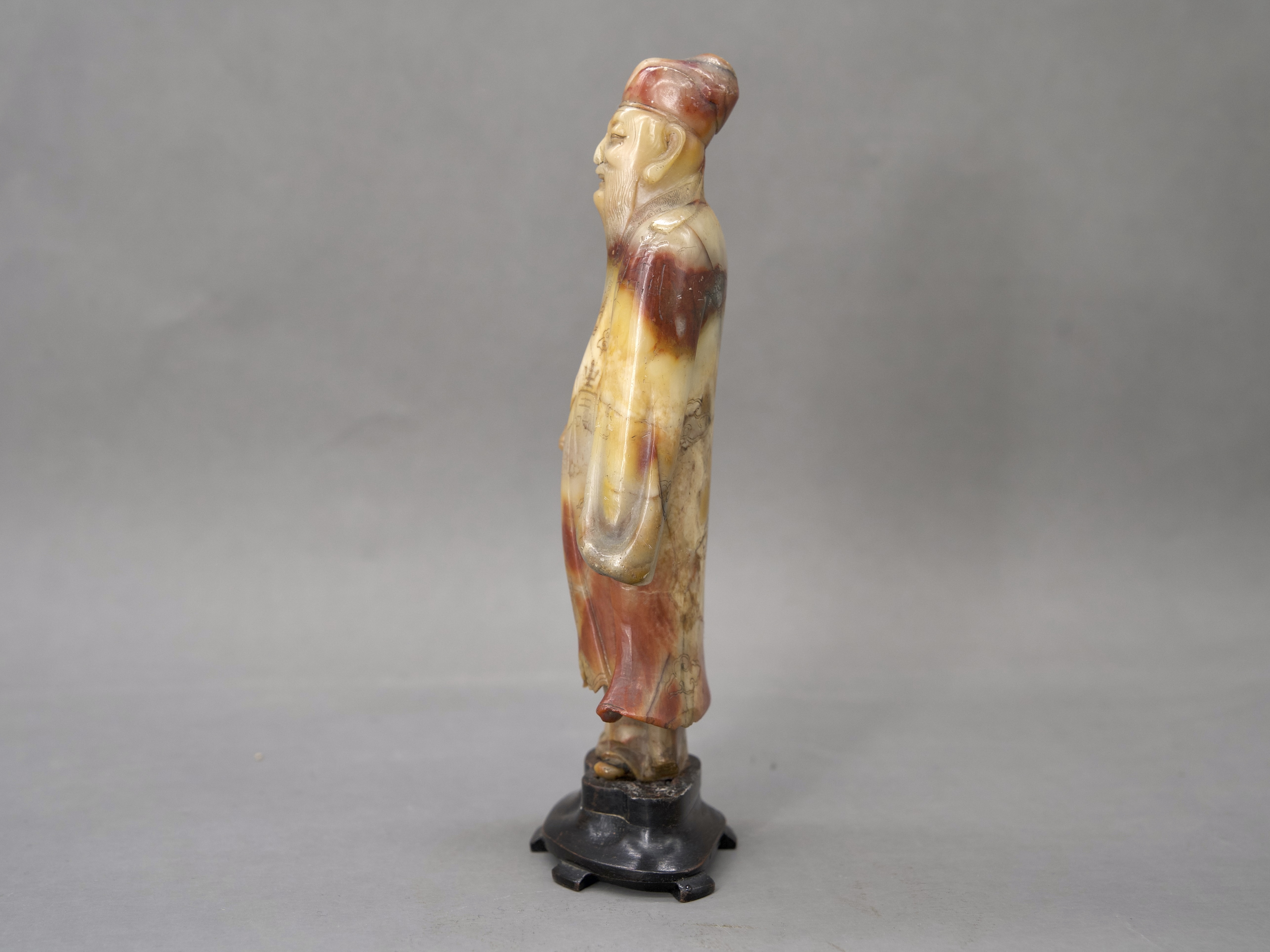 A Soapstone Figure of an Immortal, 18/19th century, - Image 5 of 7