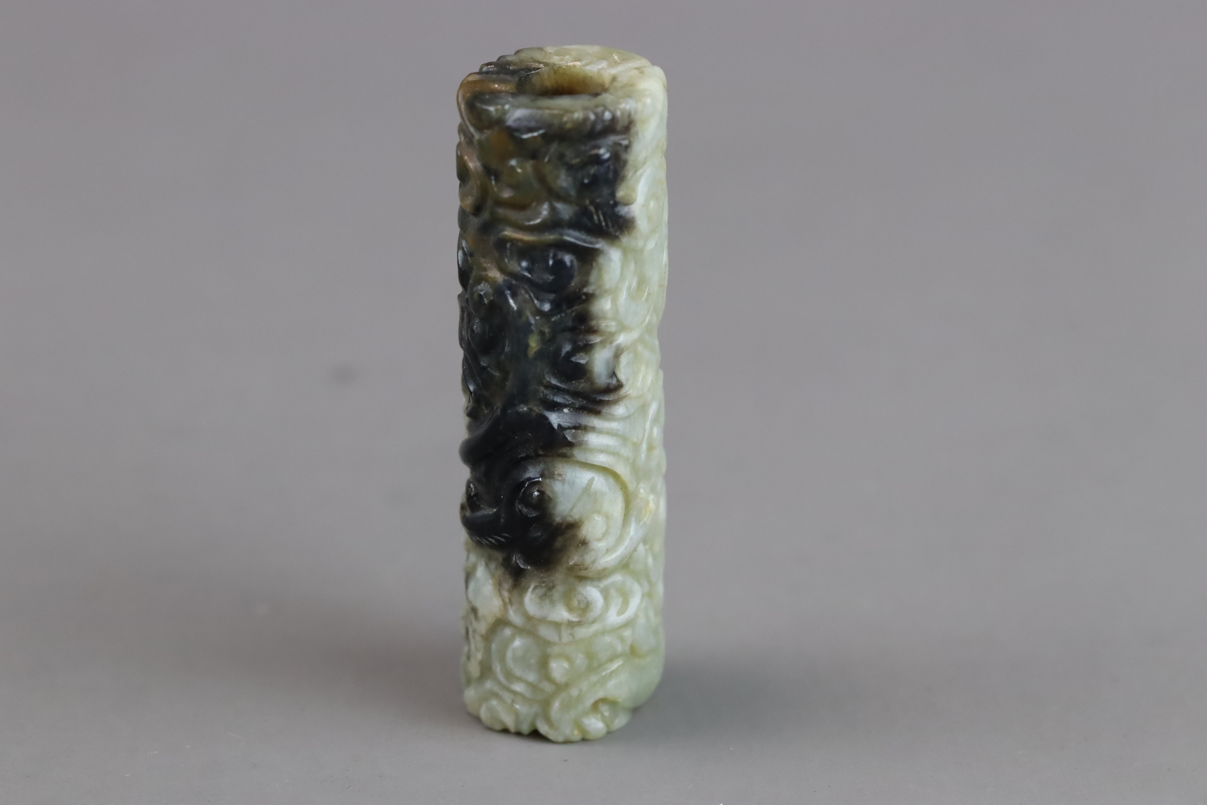 A Black and Celadon Jade Cylinder carved with  Chilong, Ming dynasty - Image 3 of 9