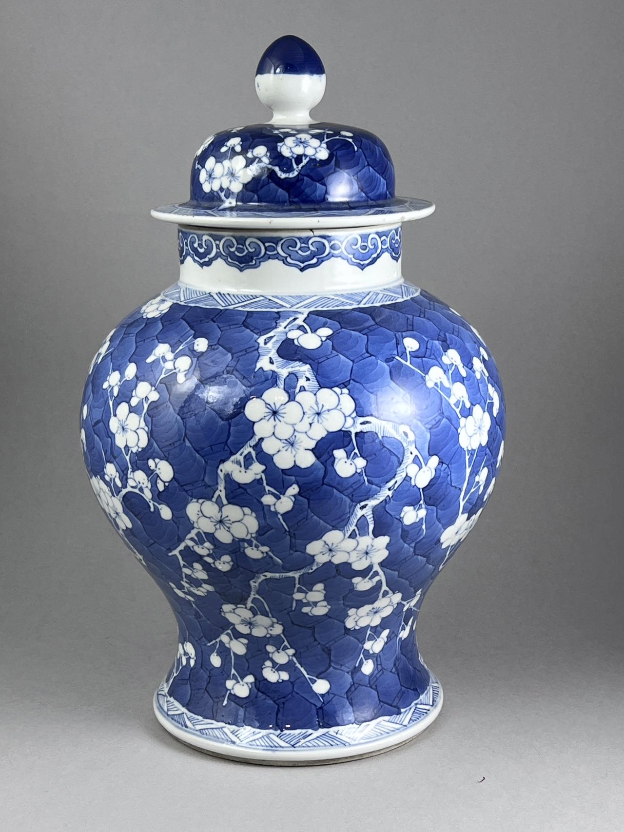 A blue and white 'prunus' Jar and Cover, Guangxu - Image 3 of 7