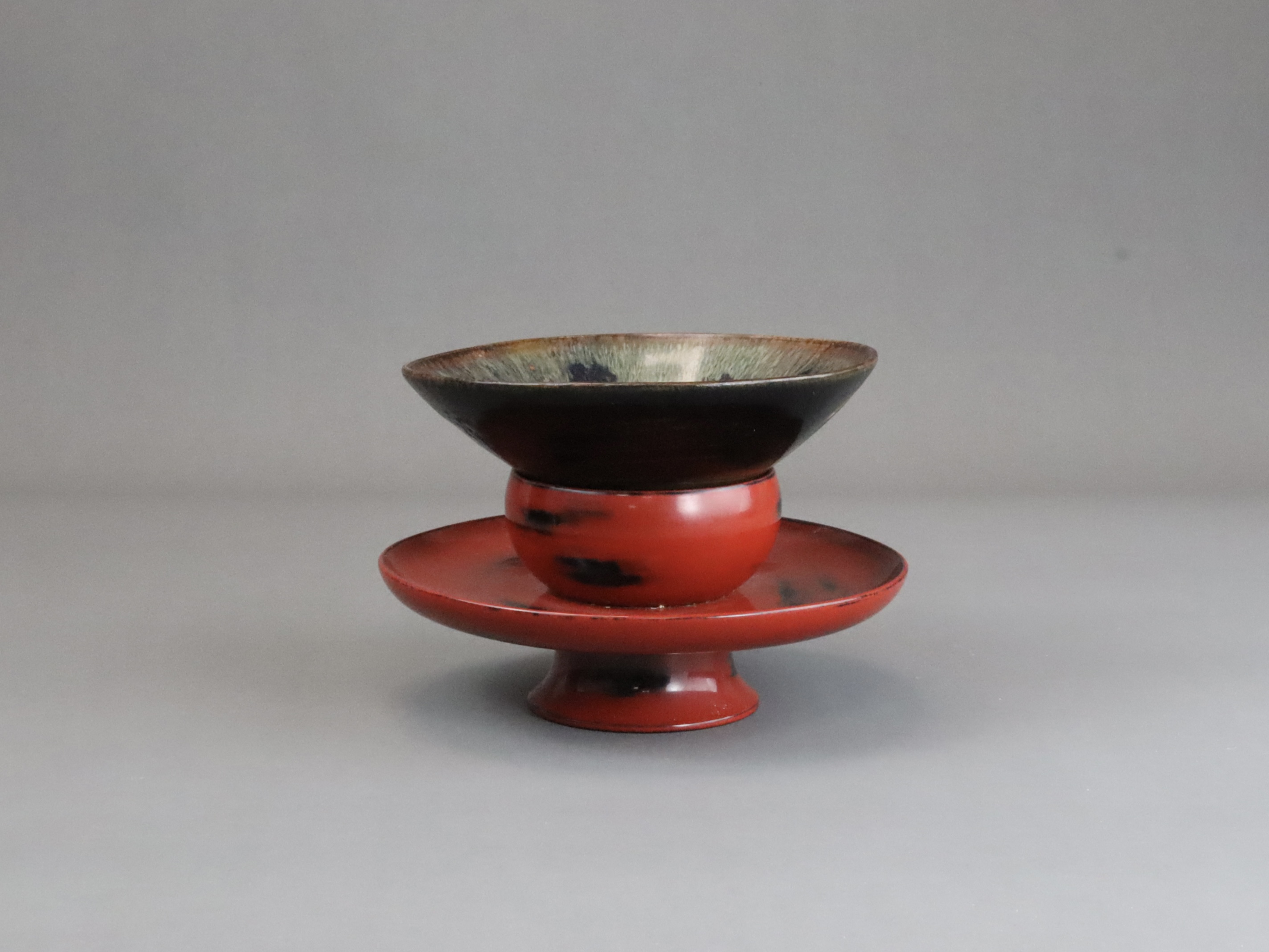 A Jizhou Papercut Prunus Conical Bowl and Lacquer Cupstand, Song dynasty - Image 2 of 8