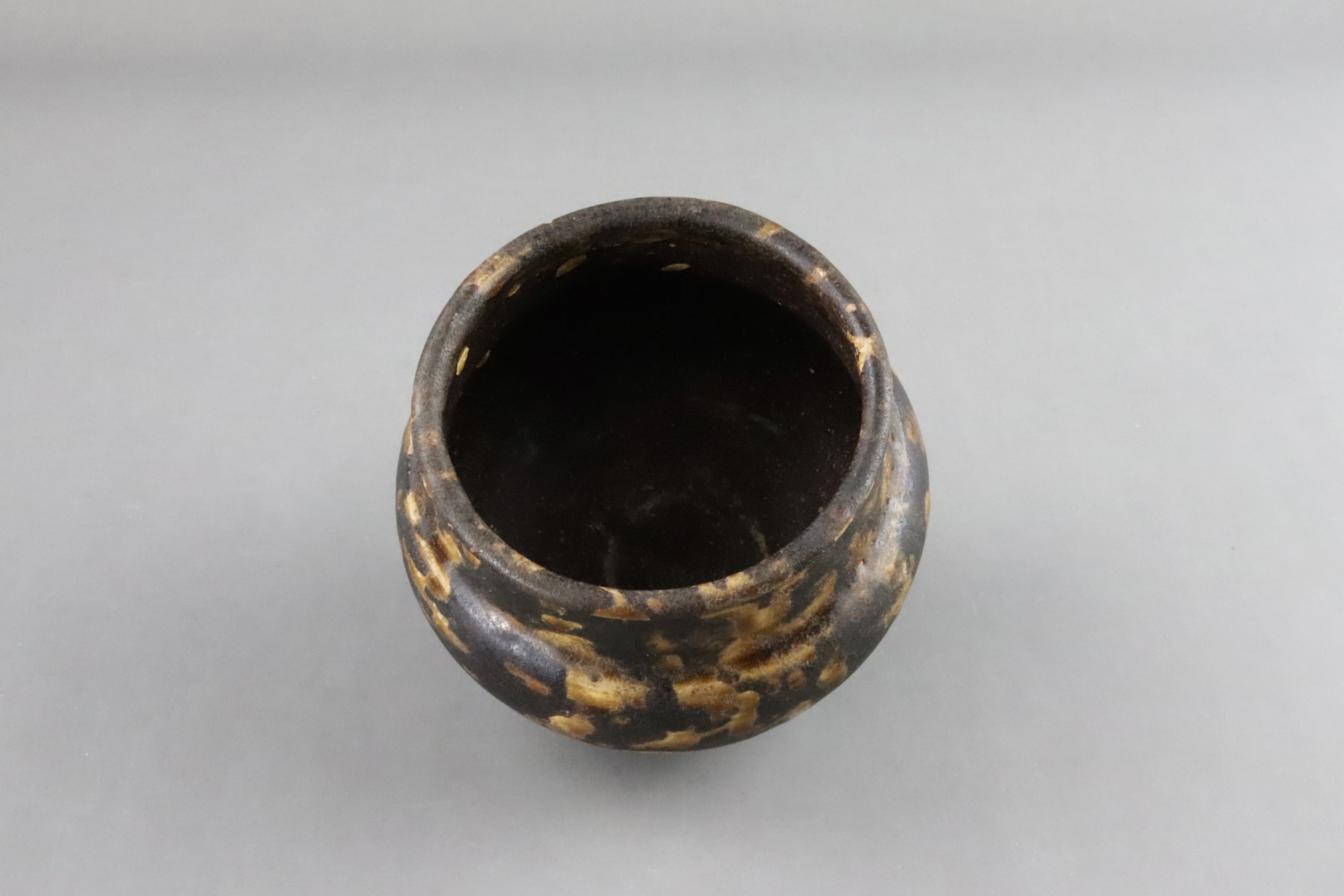 A Jizhou Tortoiseshell Jar, Song dynasty - Image 8 of 9