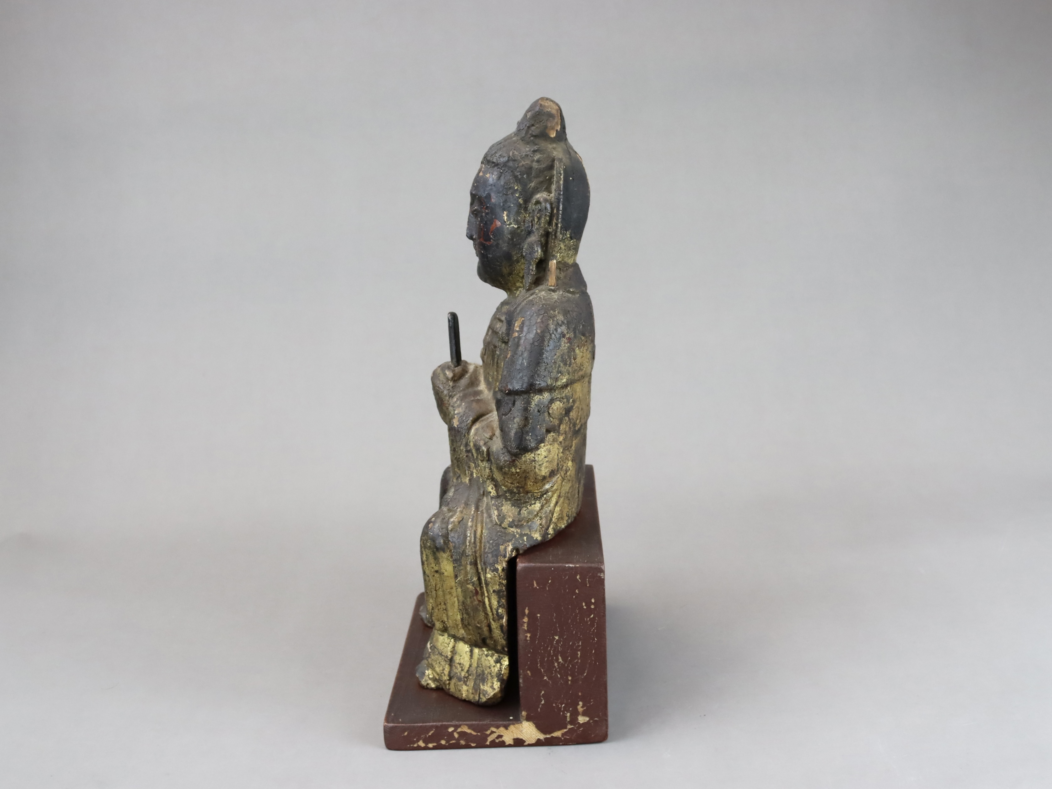 A Gilt lacquered Wood Seated Dignitary, Ming dynasty, - Image 5 of 6