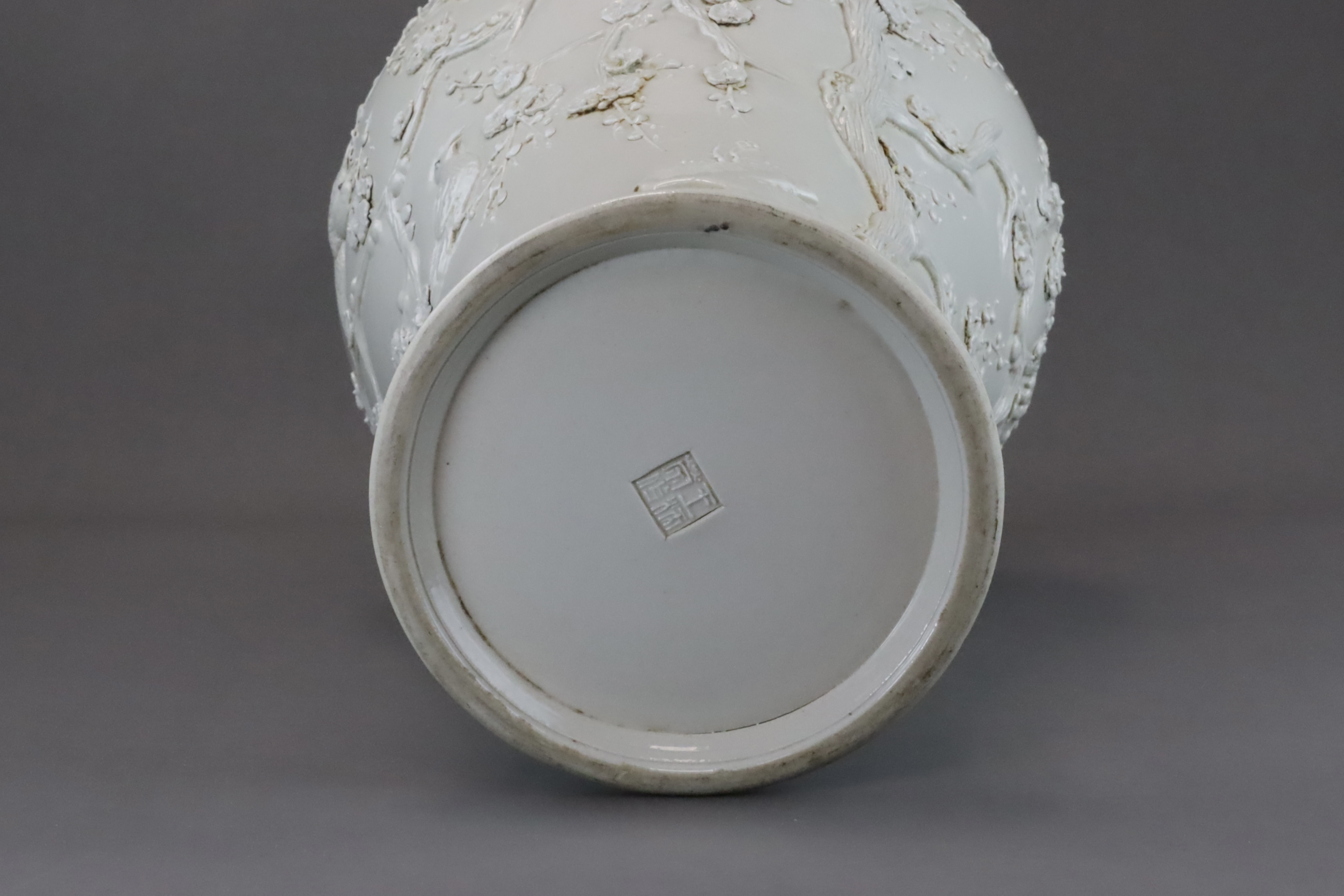 A Large White glazed Wang Bingrong type Bird and Flower Vase, late Qing dynasty, - Image 7 of 8