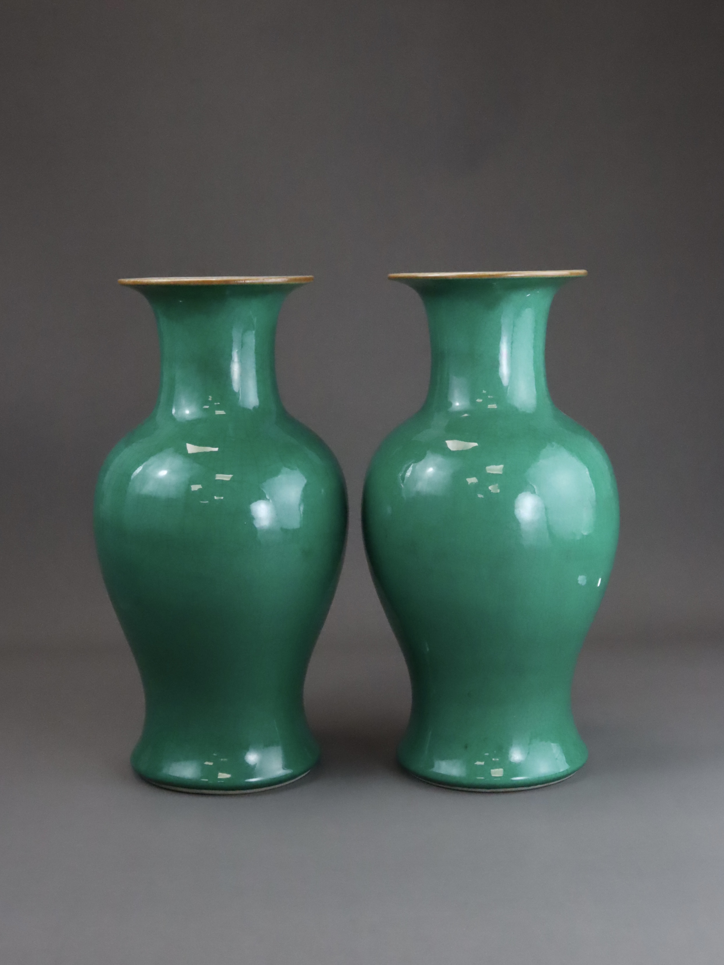 A Pair of Apple Green Vases, 19th century - Image 3 of 5