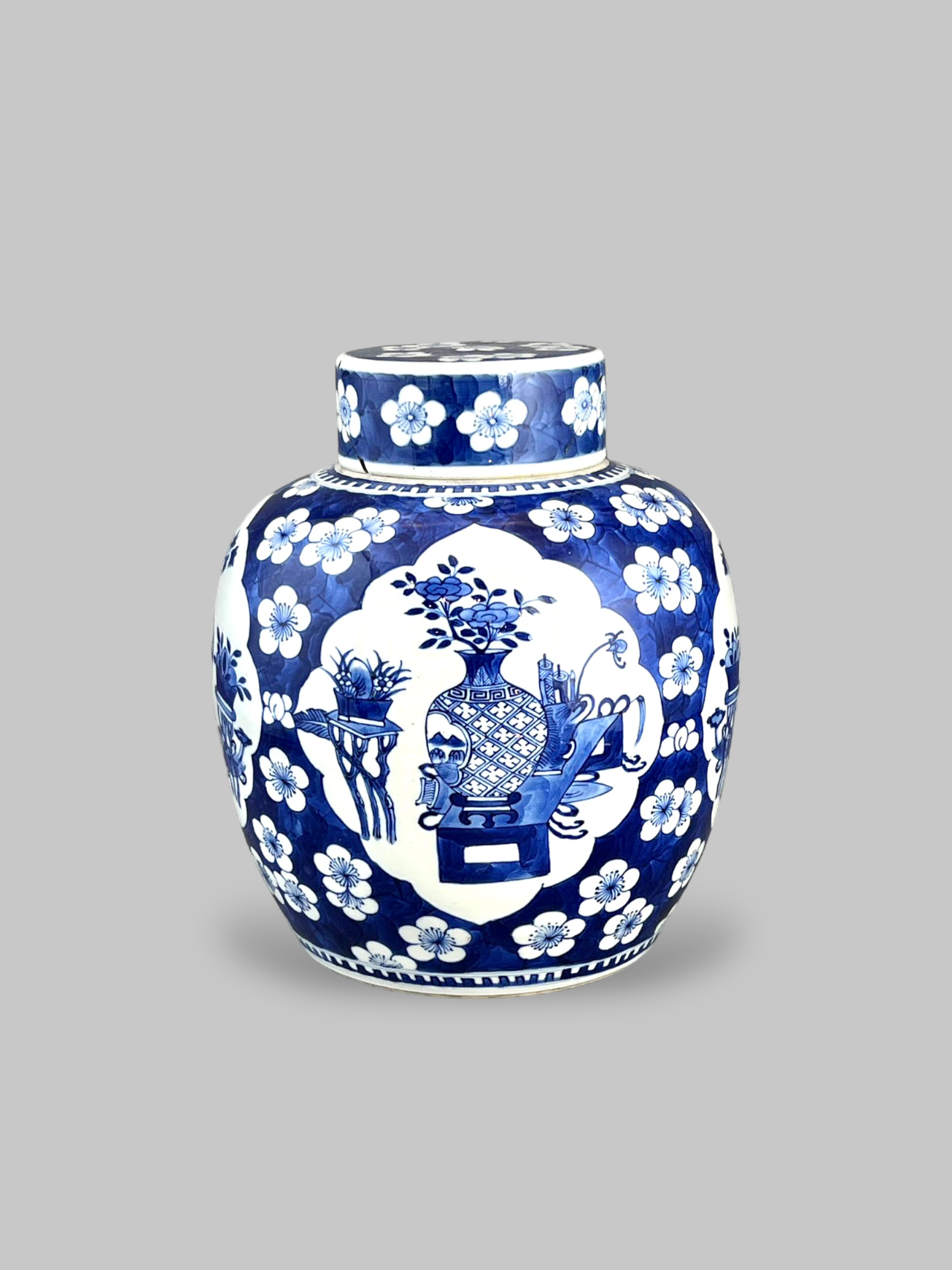 A blue and white 'Hundred antiques' Ginger Jar and Cover, Guangxu - Image 3 of 7