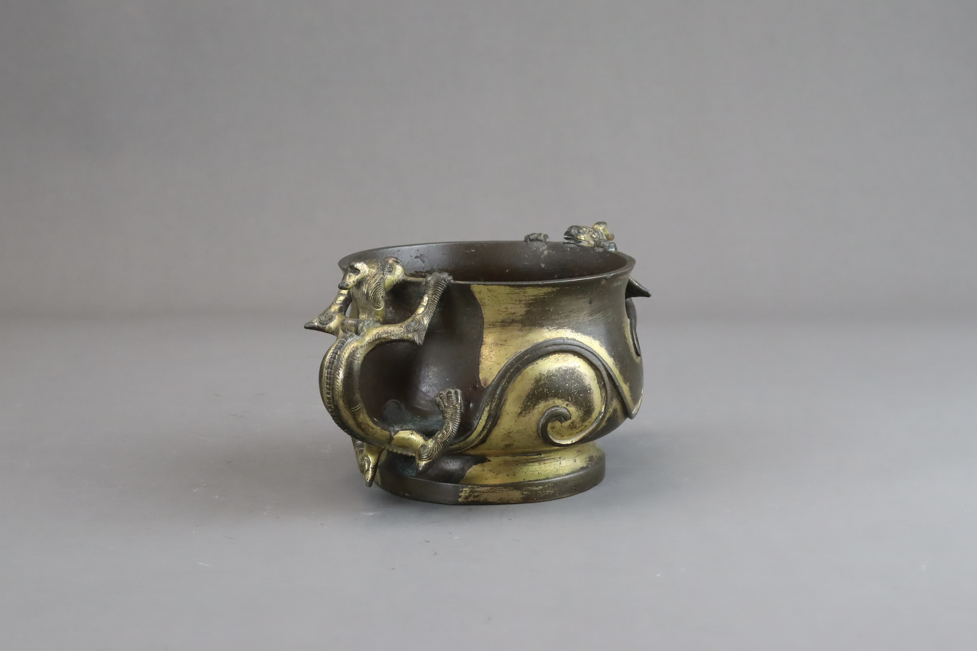 A Gilt Bronze Dragon Handled Censer, gui, Ming dynasty - Image 4 of 7