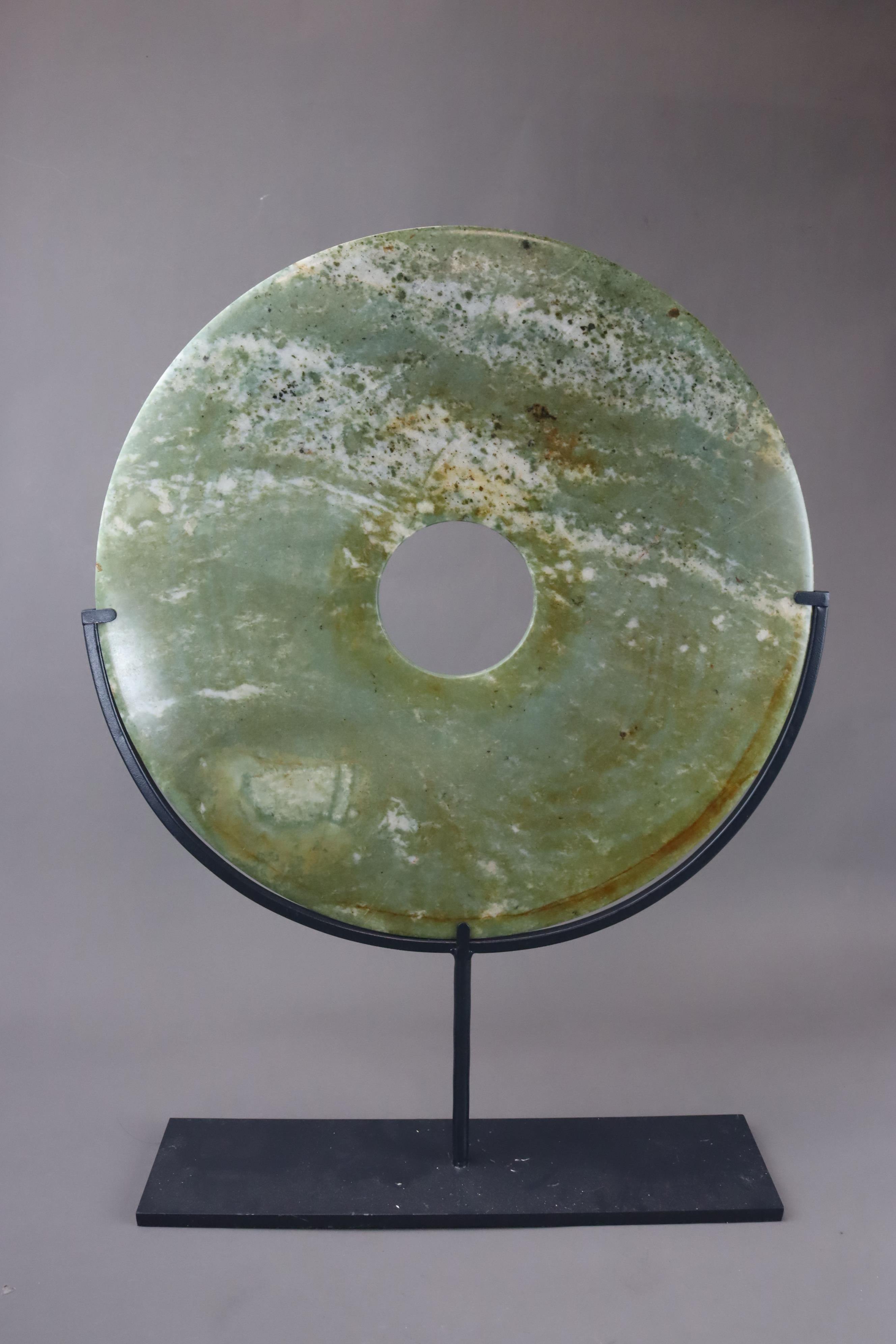 A Grey Jade 'bi' Disc, modern - Bild 3 aus 5