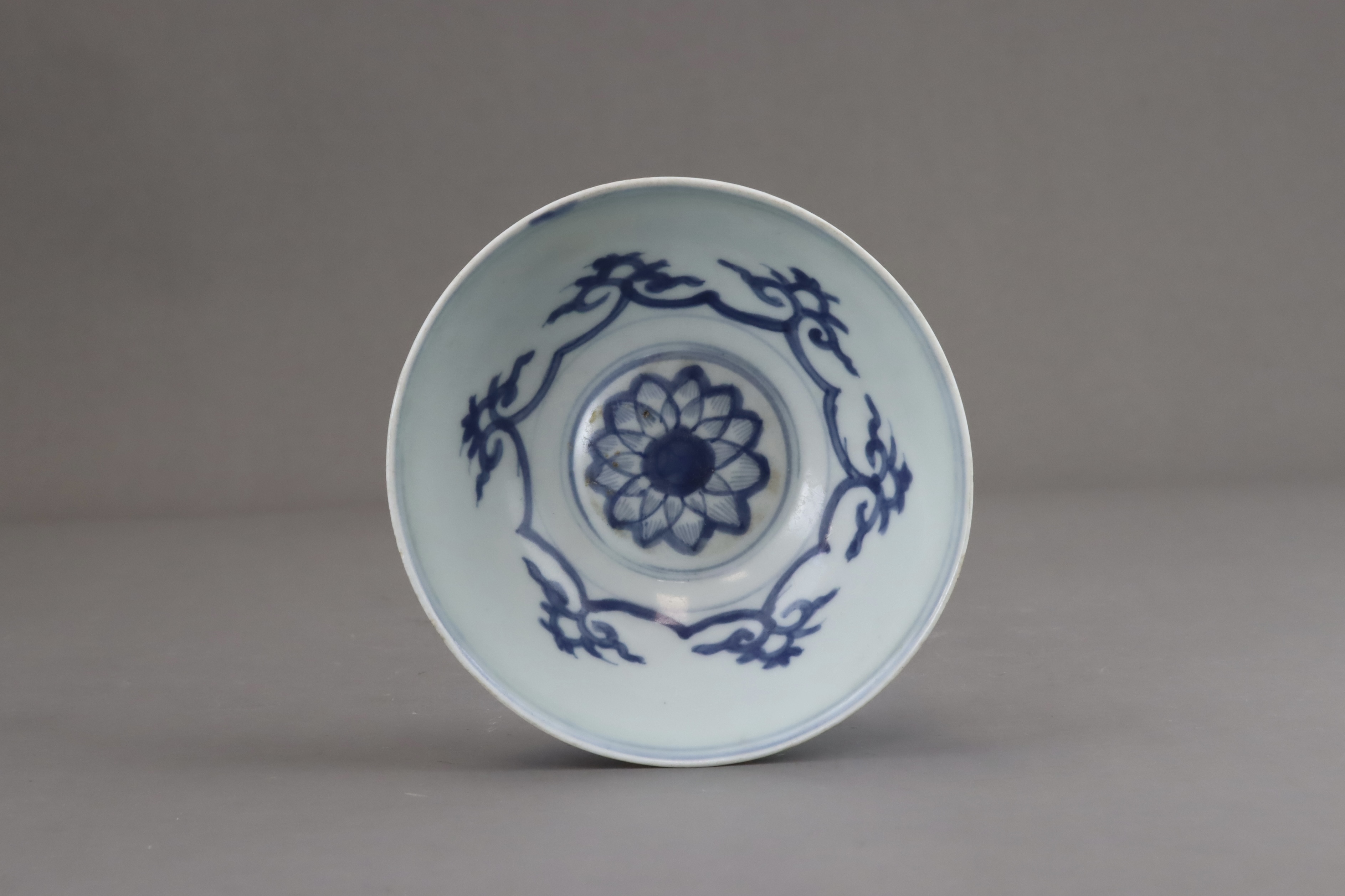 An unusual Blue and White Shallow Bowl, late Ming dynasty, - Image 5 of 7