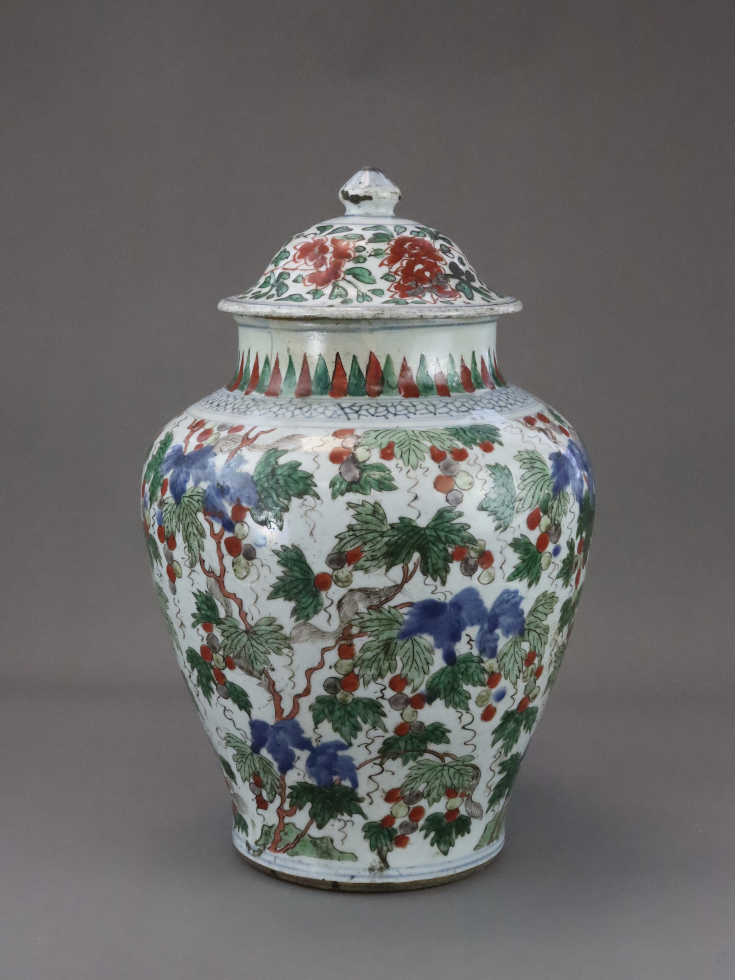A 'famille verte' Squirrel and Grapevine Jar, and a cover, early Kangxi - Image 4 of 10