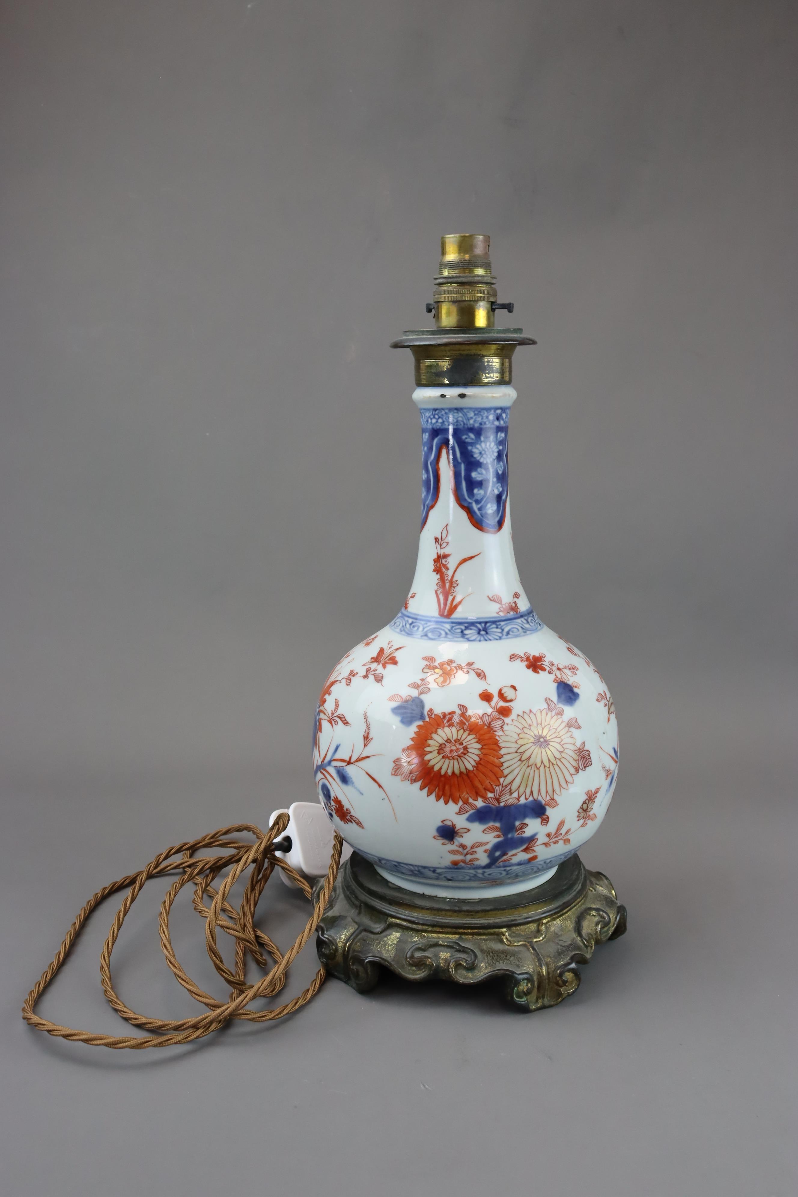 An Ormolu Mounted Chinese Imari Bottle Vase, Kangxi - Bild 2 aus 8