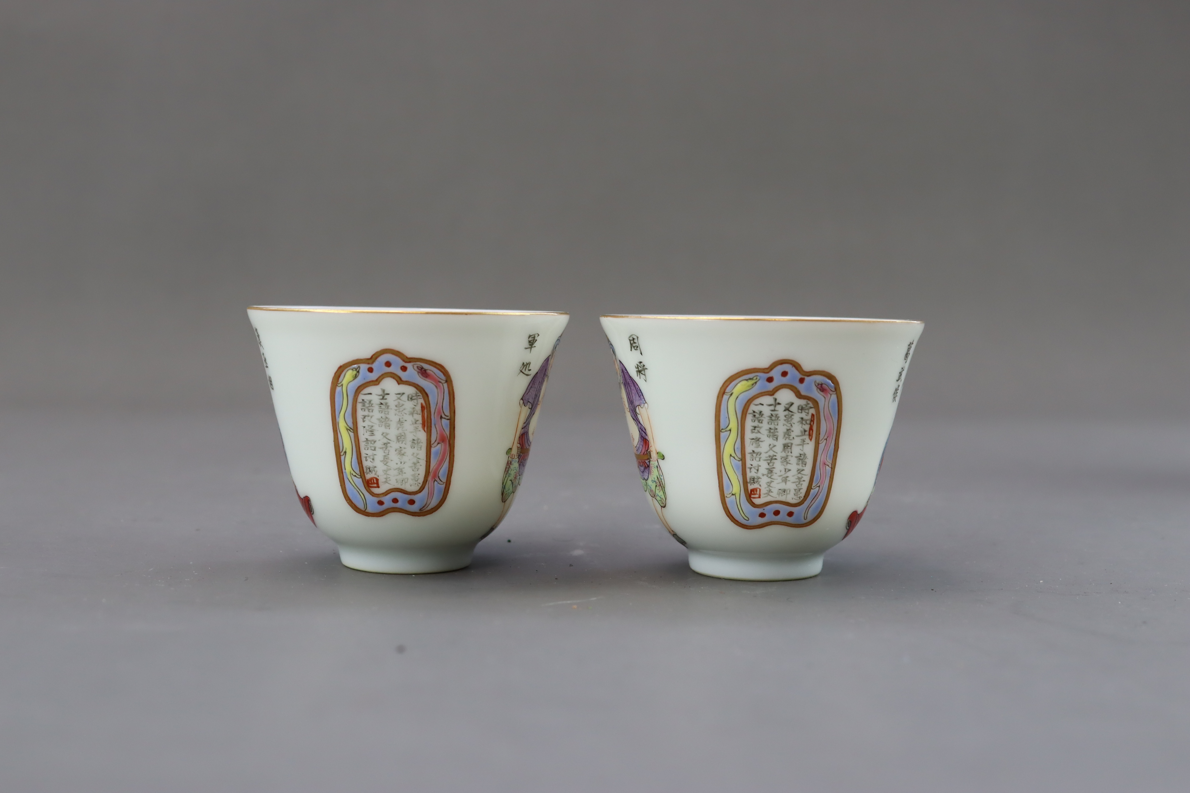 A Pair of Famille-rose 'Wushuangpu' Cups - Bild 4 aus 6