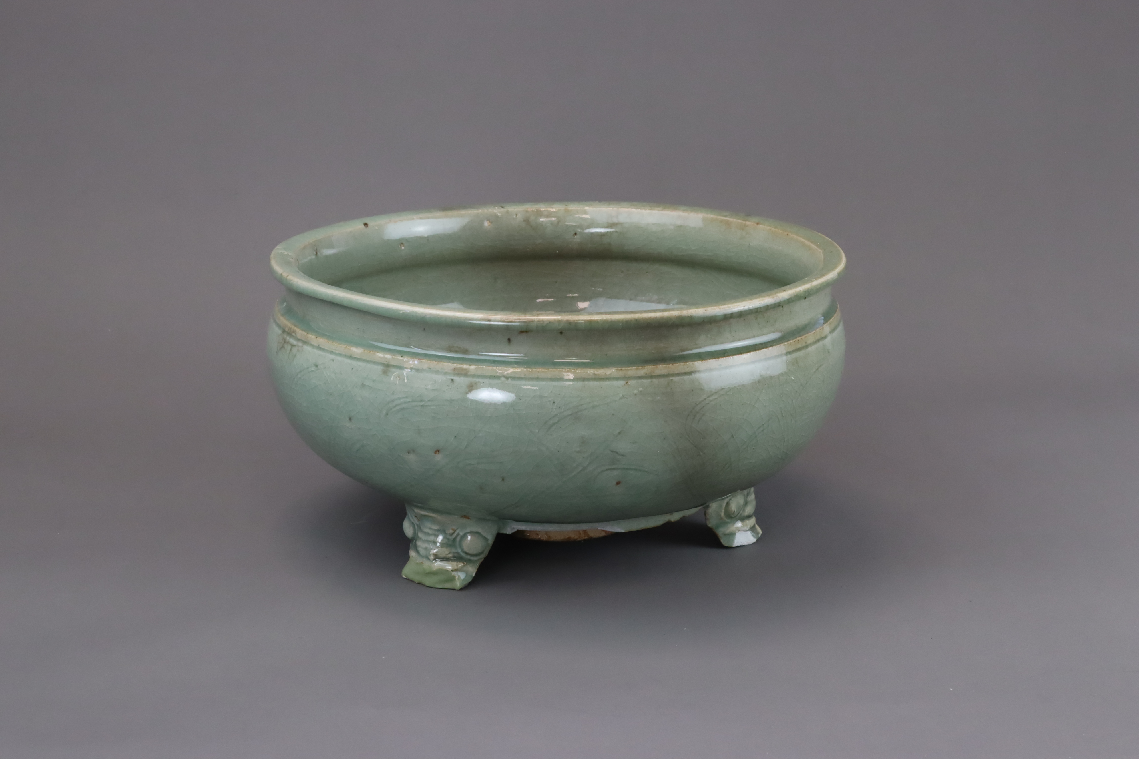 A Longquan Celadon Tripod Incense Burner, Ming dynasty - Image 4 of 8