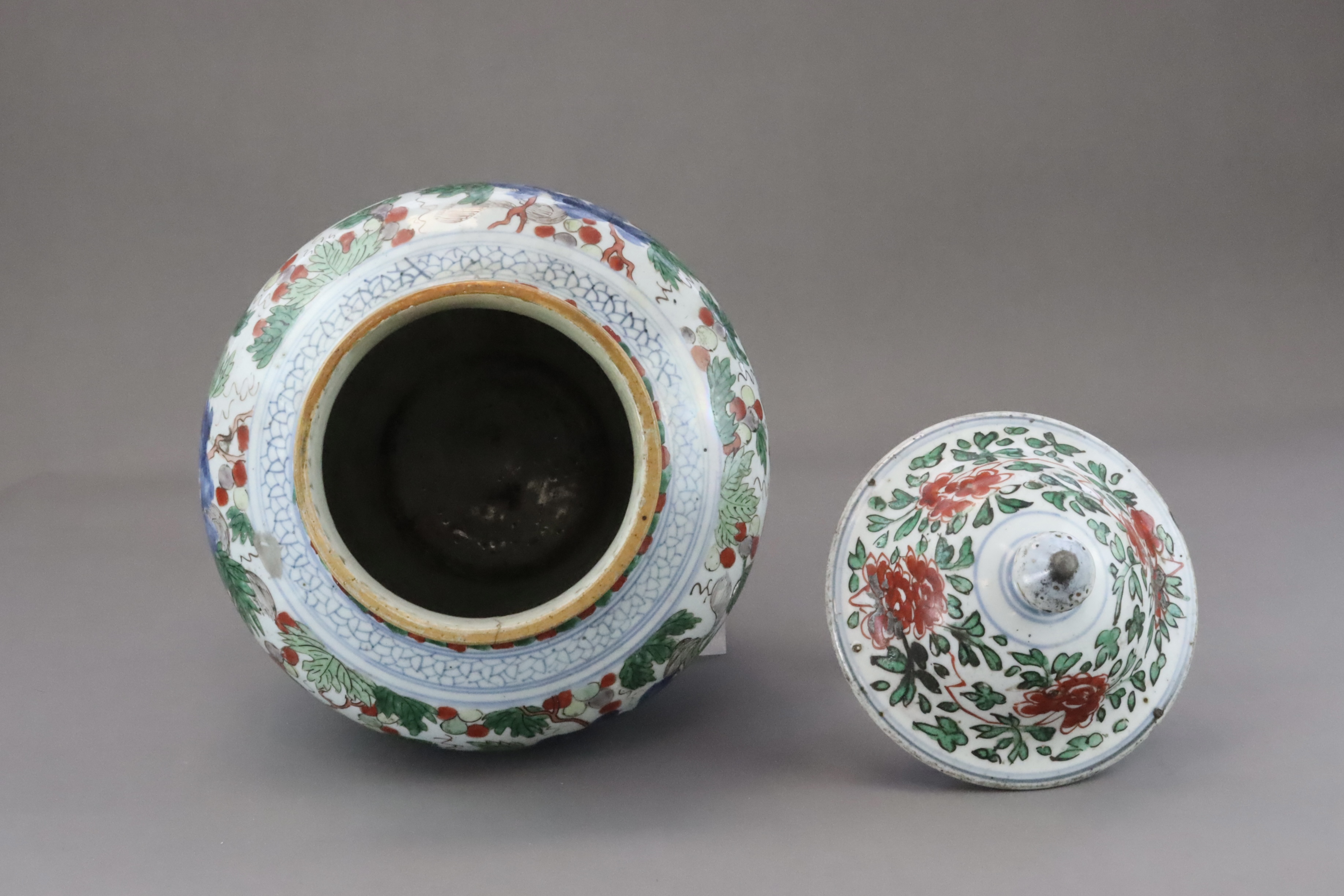 A 'famille verte' Squirrel and Grapevine Jar, and a cover, early Kangxi - Image 7 of 10