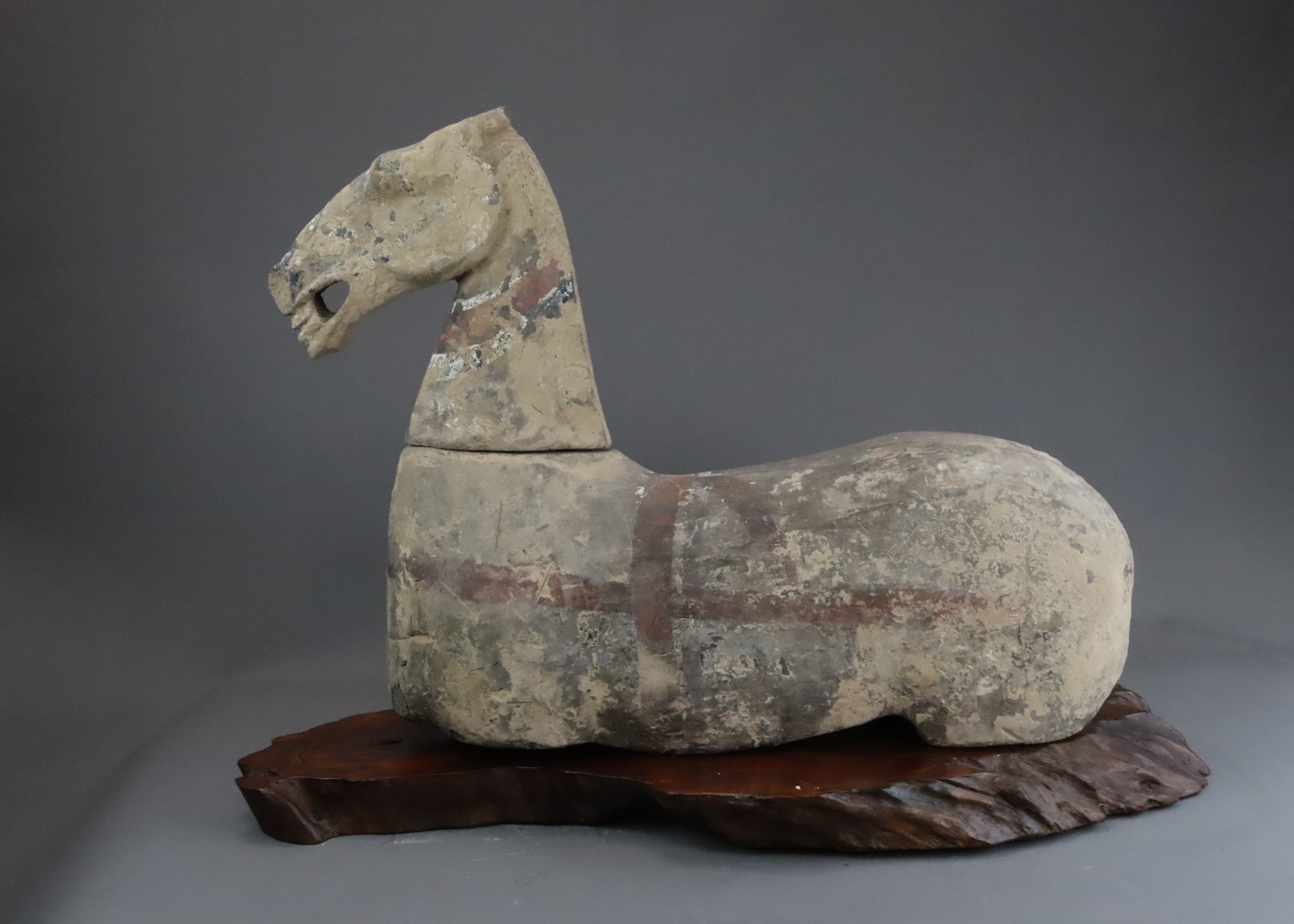 A Painted Pottery Horse with wood stand, Han dynasty - Image 2 of 9