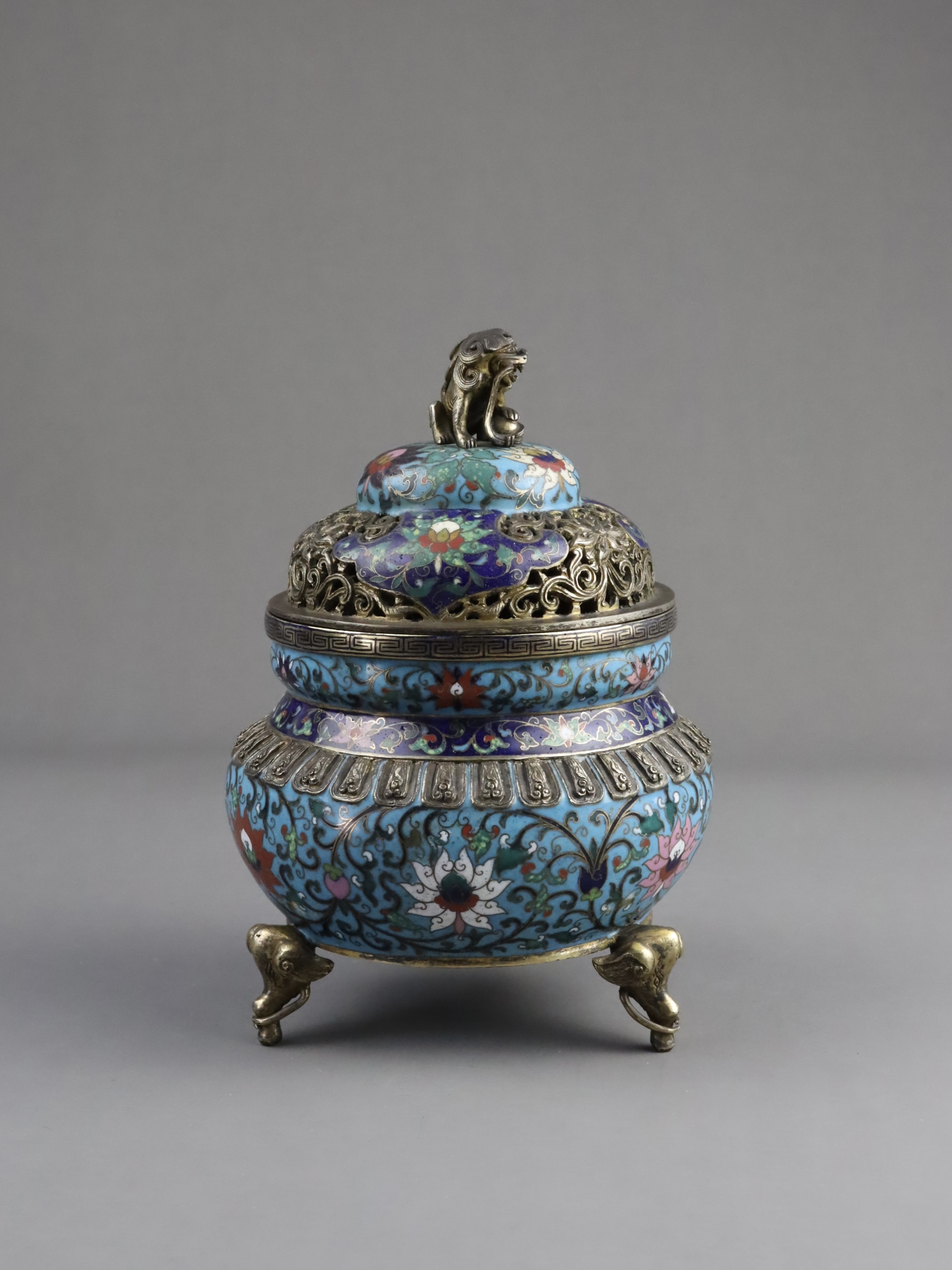 A Cloisonne Tripod Censer and Cover, 18/19th century - Image 6 of 10