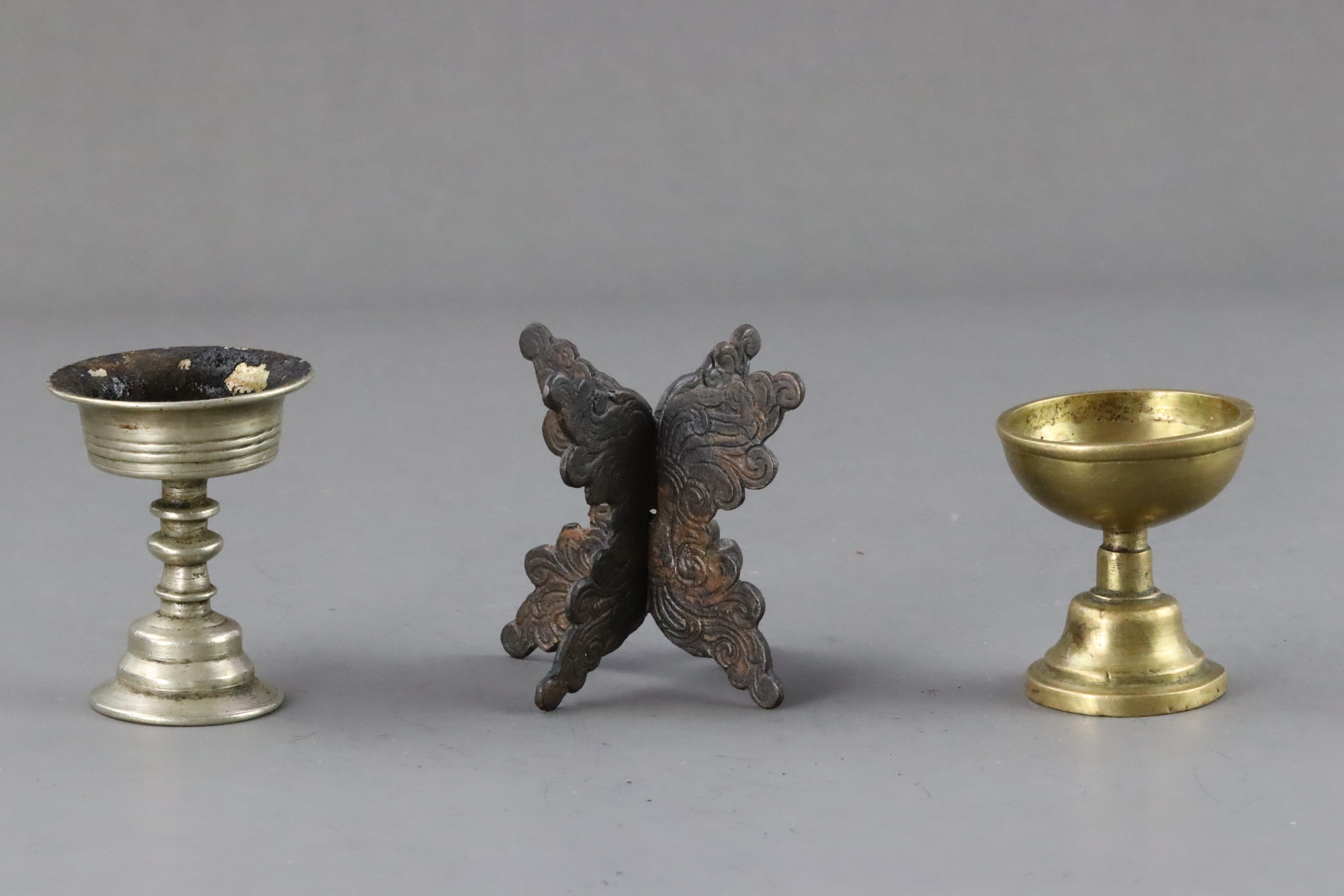 A Gilt Copper Altar Emblem, 17/18th century, Two Butter Lamps and a Stand, 19/20th century, - Bild 8 aus 13