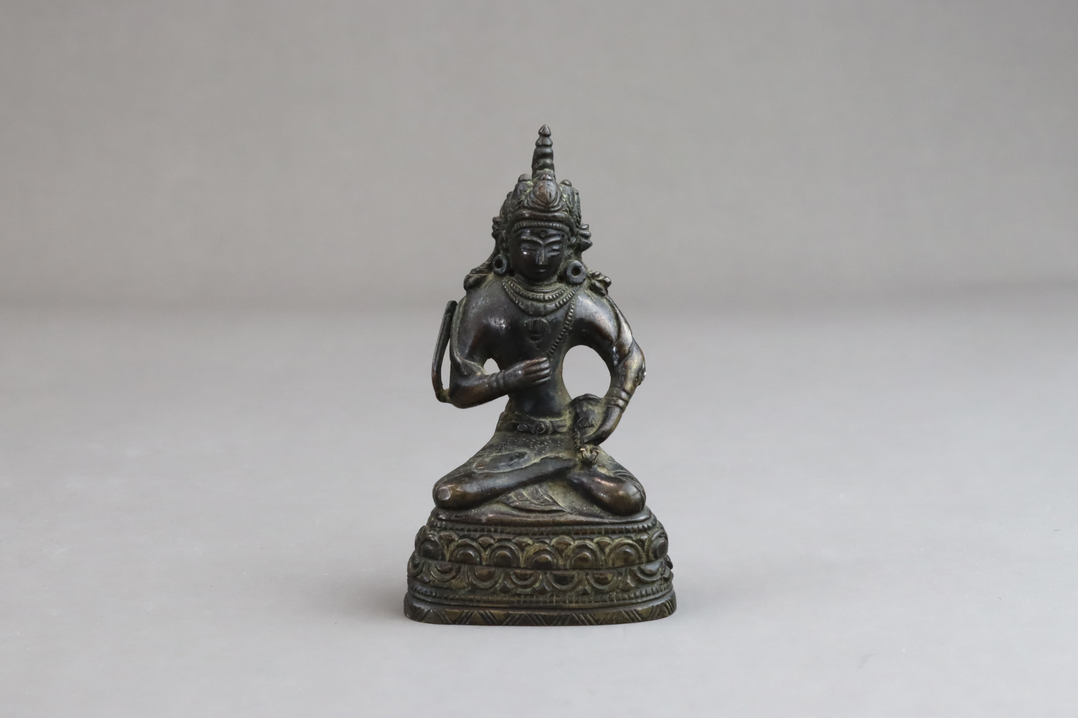 A Seated Bronze Bodhisattva, 19/20th century - Image 2 of 10