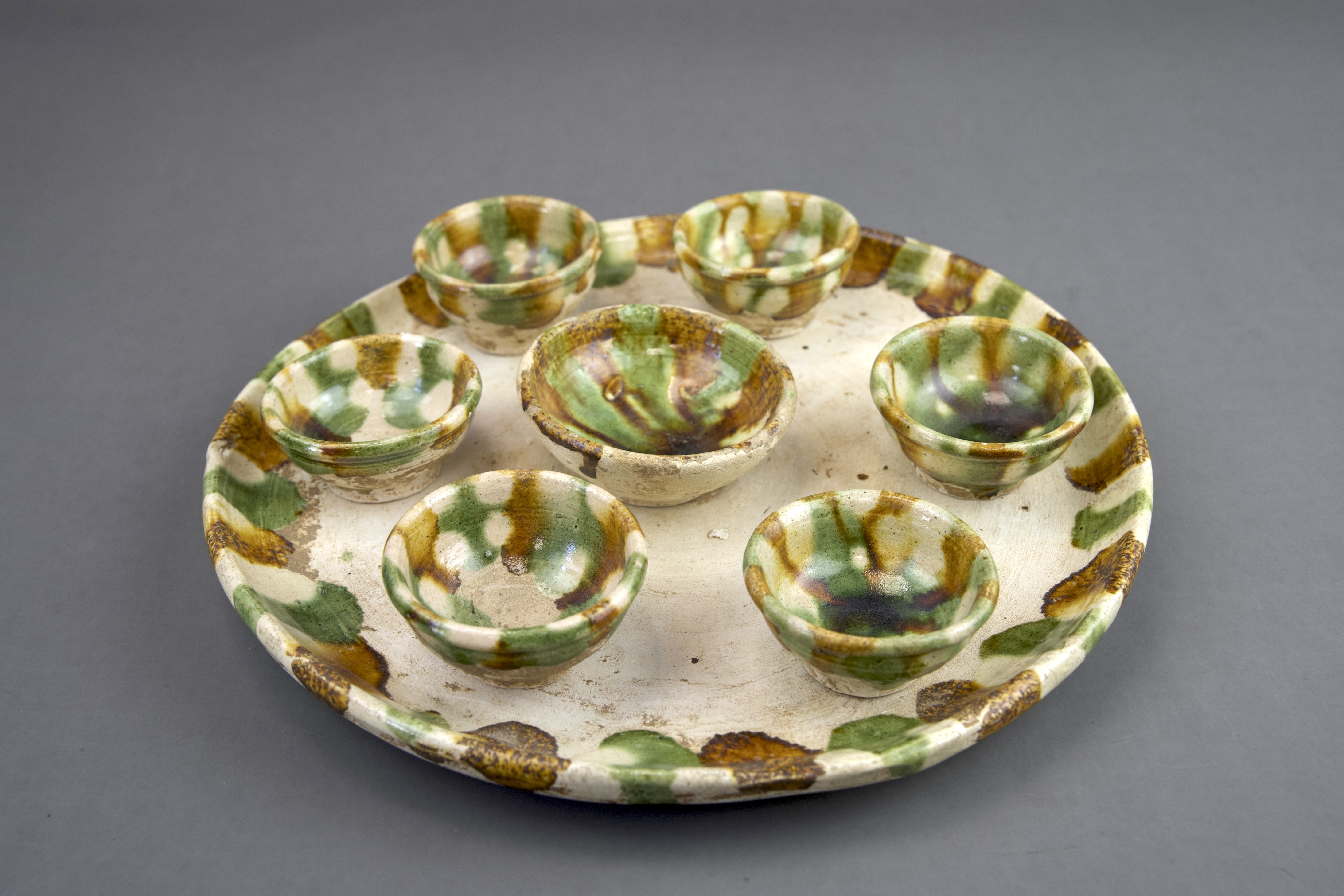 A Set of Seven Sancai-glazed Wine Cups and Tray, Tang dynasty - Image 3 of 7