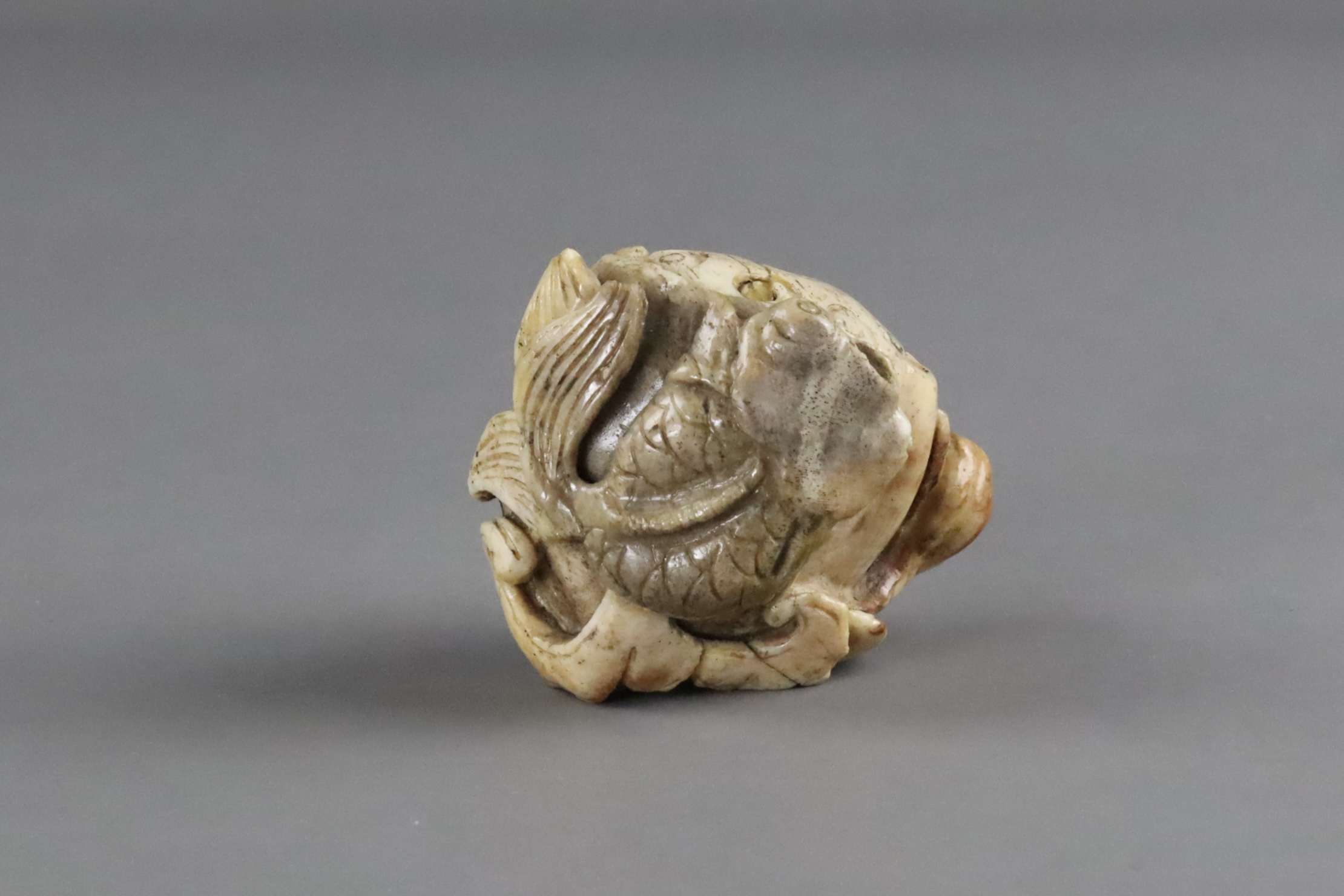 A Burnt Jade Lotus Pod Carving, Qing dynasty - Image 4 of 8