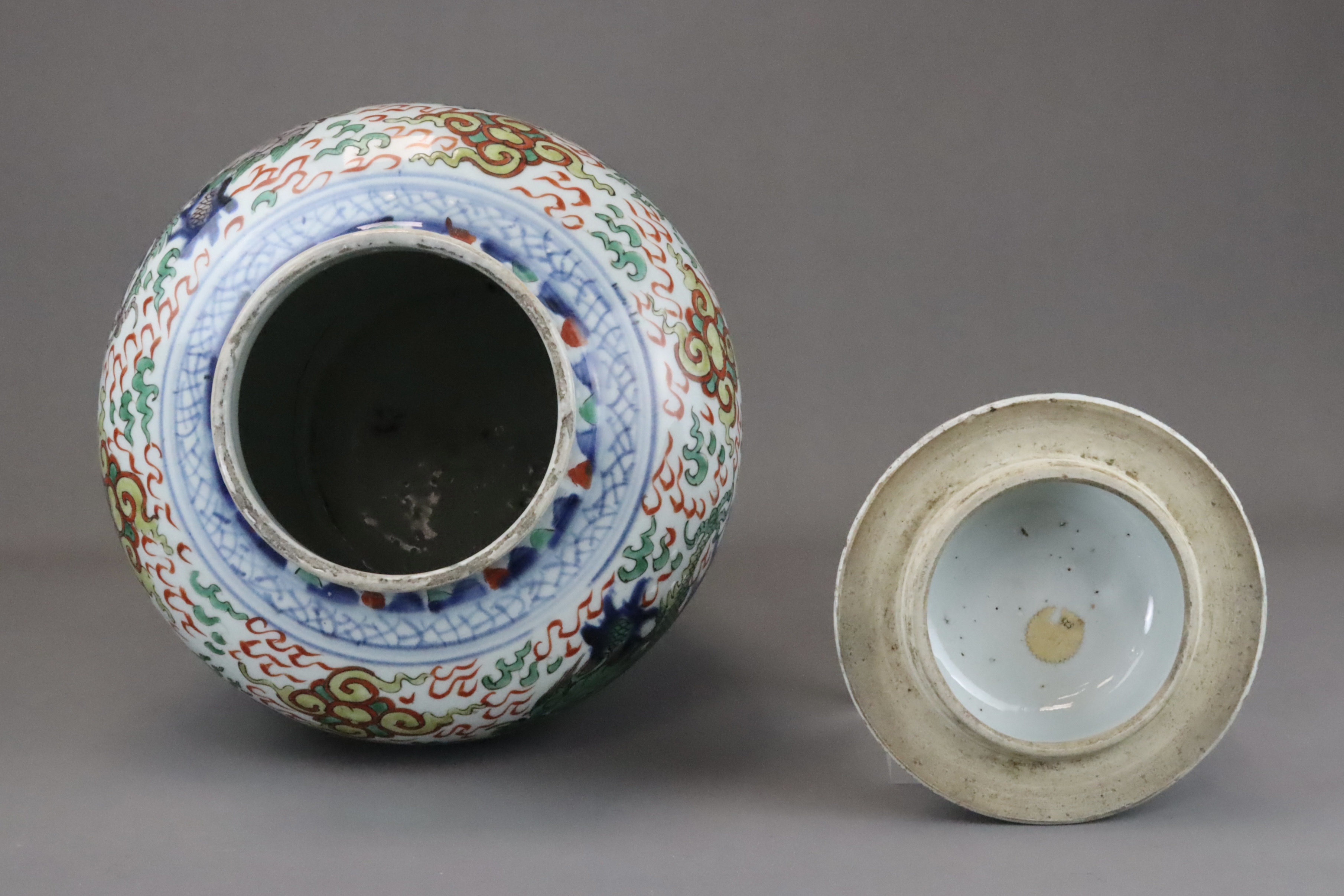 A Striking Wucai Baluster Dragon Jar and Cover, Shunzhi, - Image 12 of 13