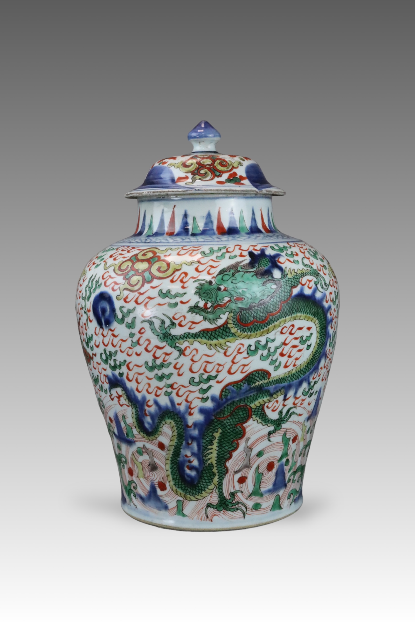 A Striking Wucai Baluster Dragon Jar and Cover, Shunzhi,