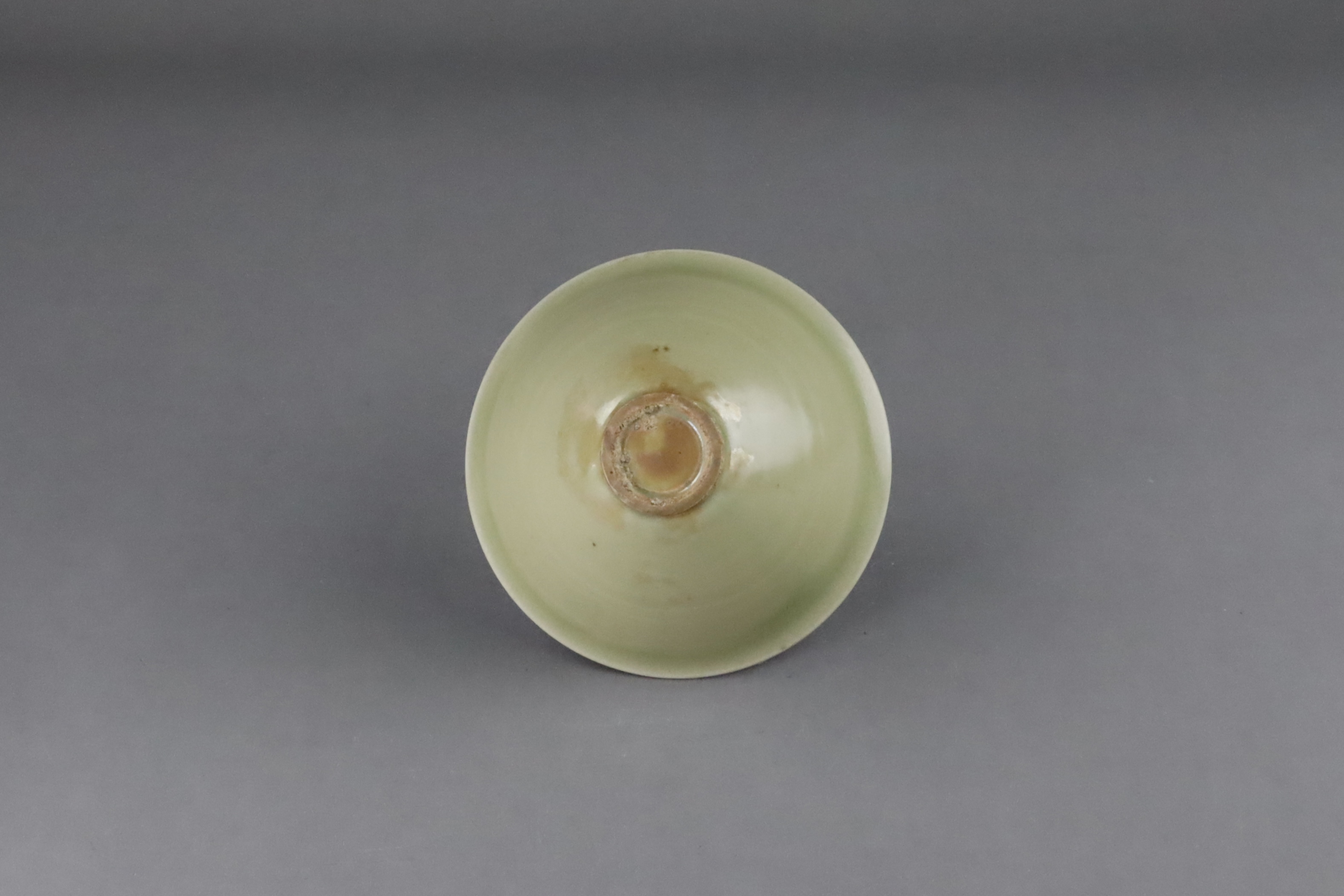 A Fine Yaozhou Celadon Conical Bowl, Song dynasty - Image 5 of 11