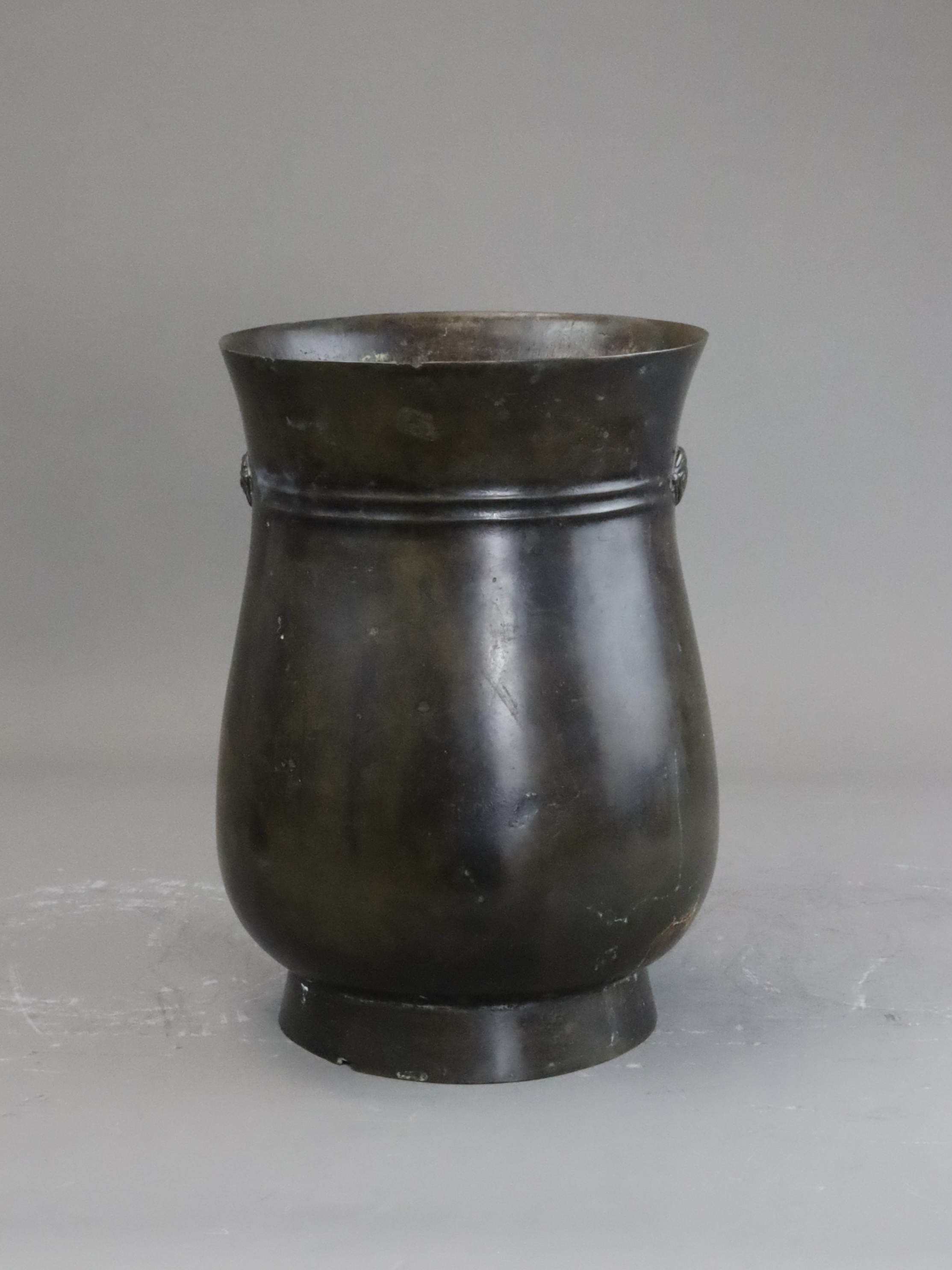 A Bronze Vase, hu, Ming dynasty - Image 2 of 9