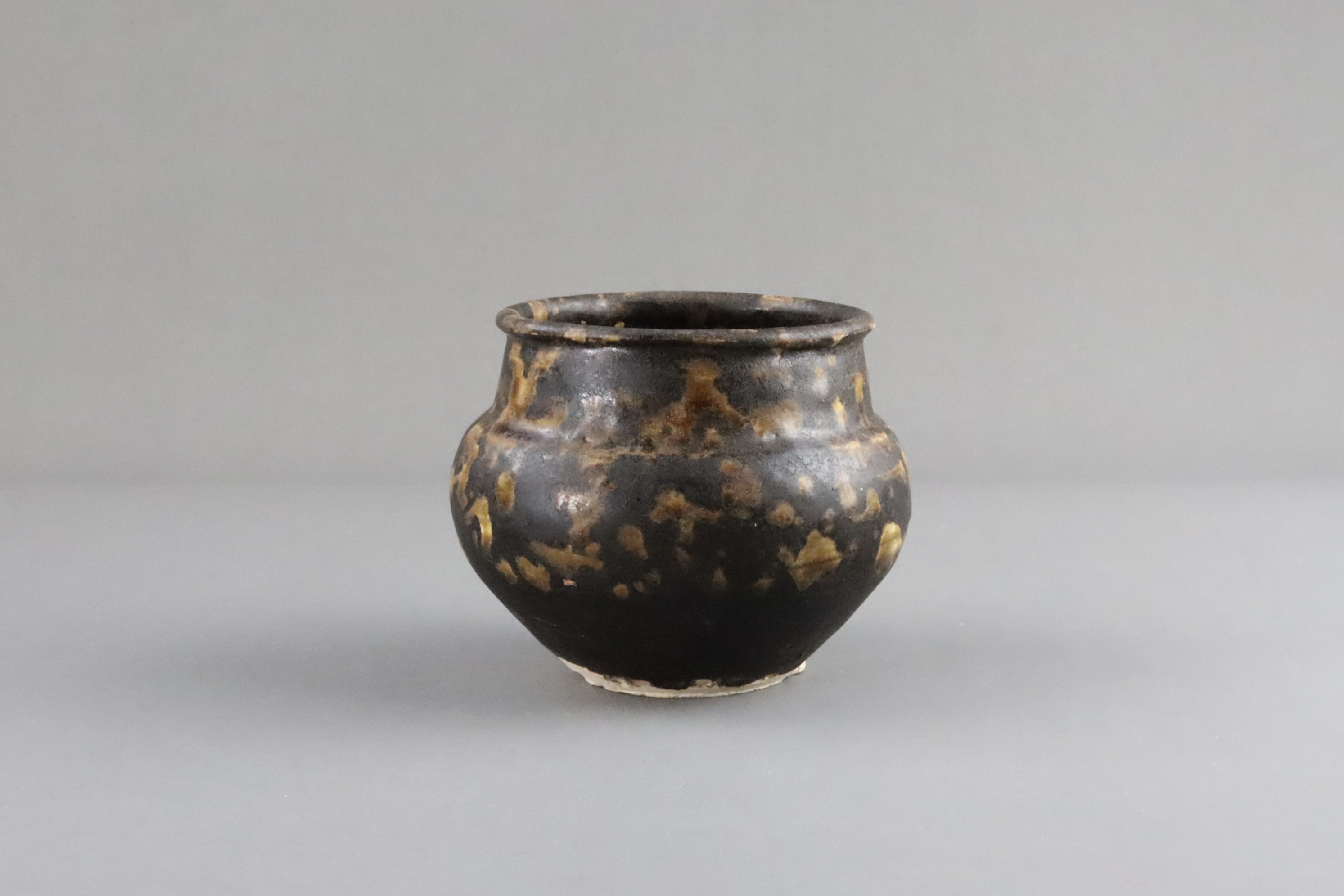 A Jizhou Tortoiseshell Jar, Song dynasty - Image 5 of 9